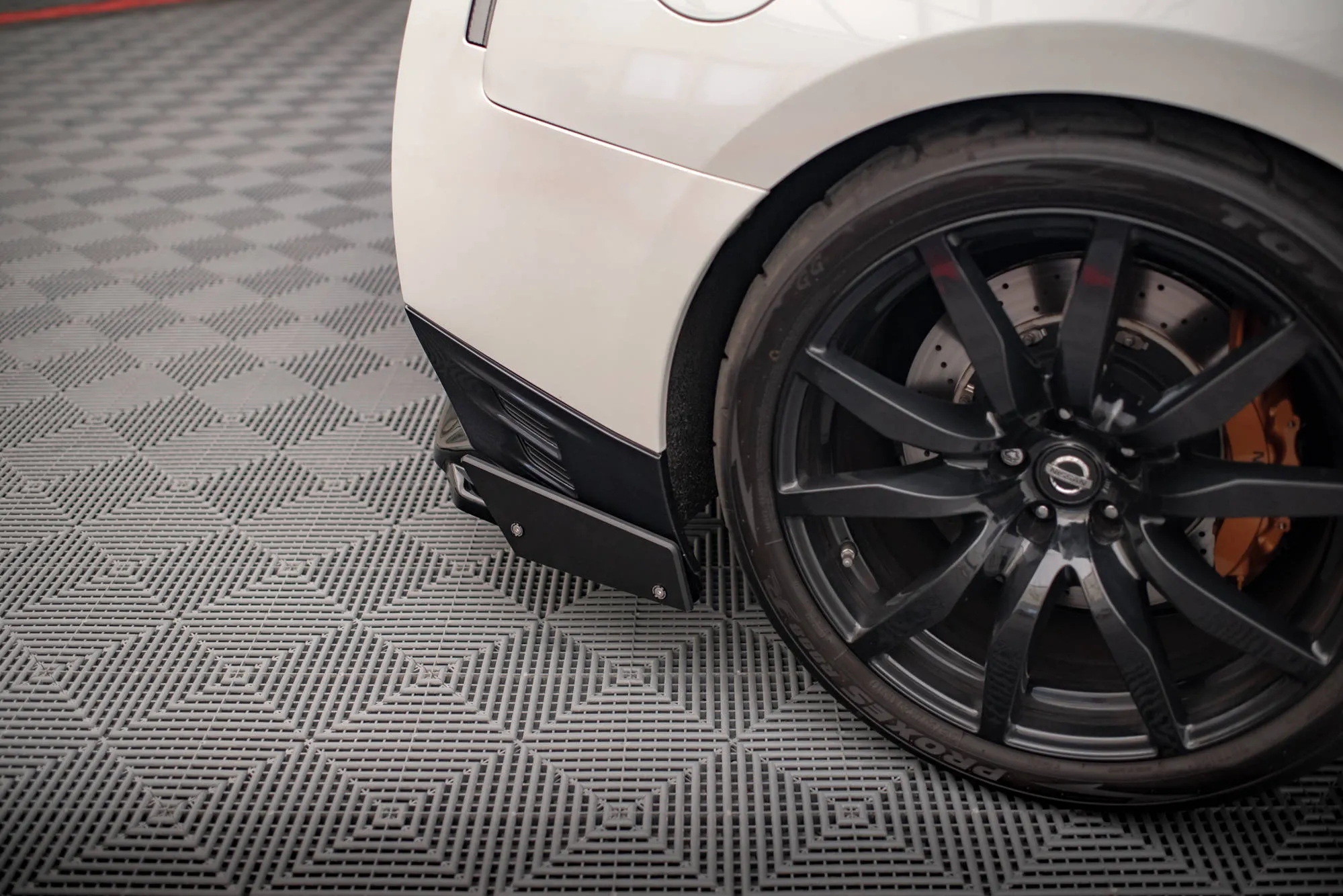 Baksplitter + Flopper Nissan Gtr R35 2011-2016 facelift | Glossy Black Edition – bilde 4