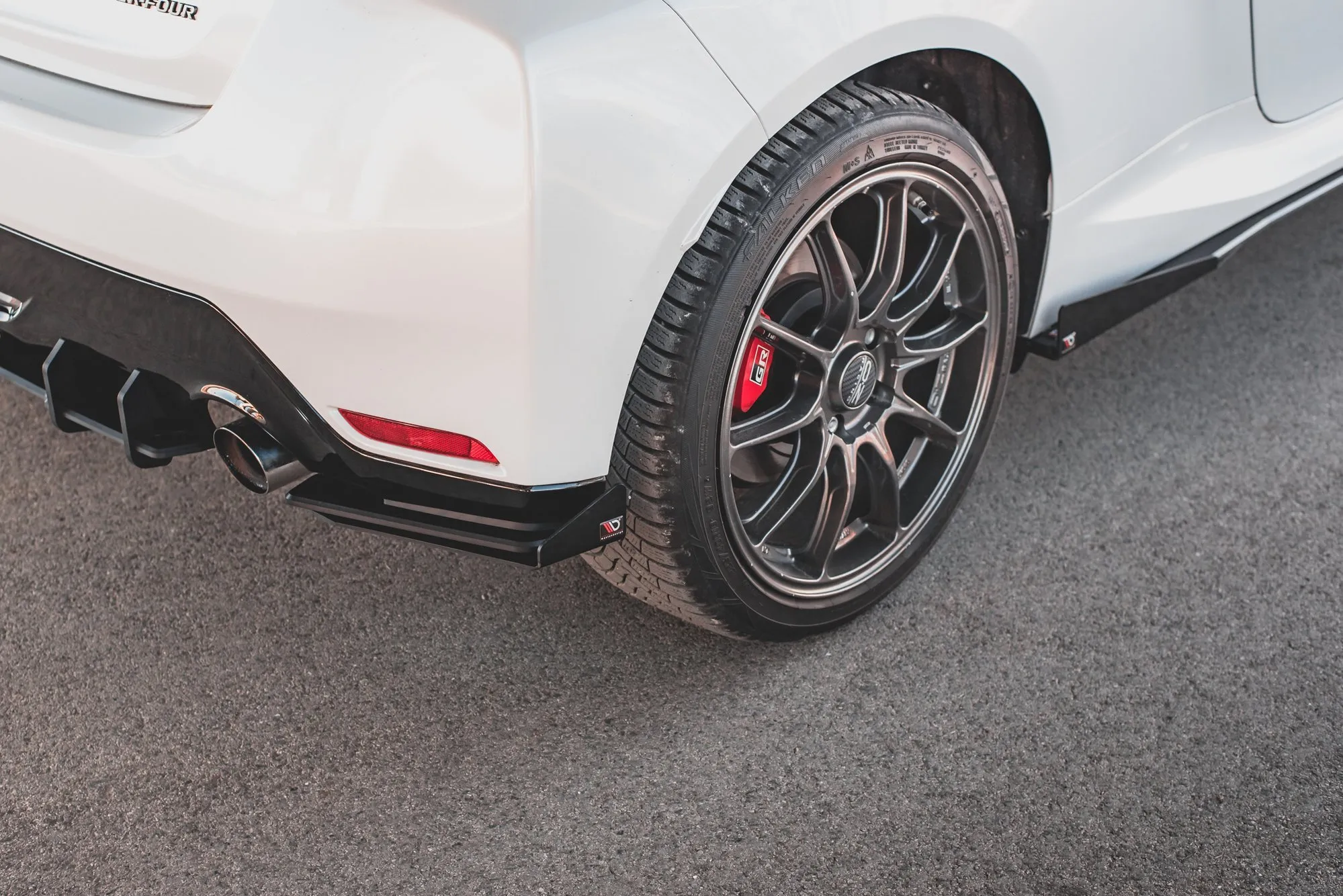 Baksplitter-flopper Toyota Yaris GR IV 2020-> | Glossy Black Edition – bilde 4
