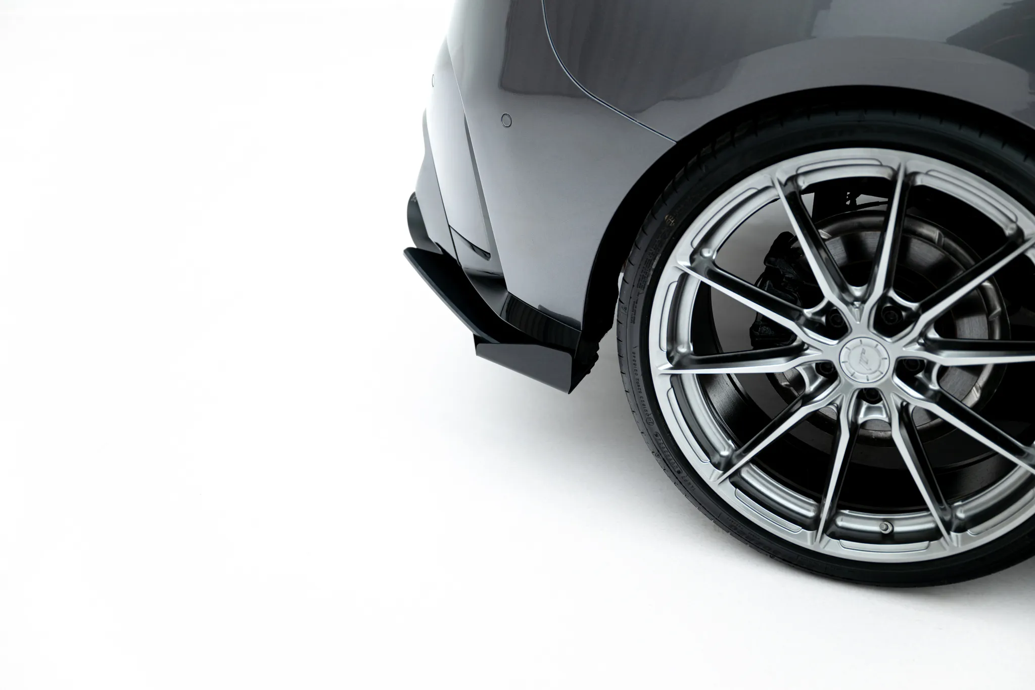 Baksplitter-flopper V.1 BMW 1 (F70) 2024-2026 | Glossy Black Edition