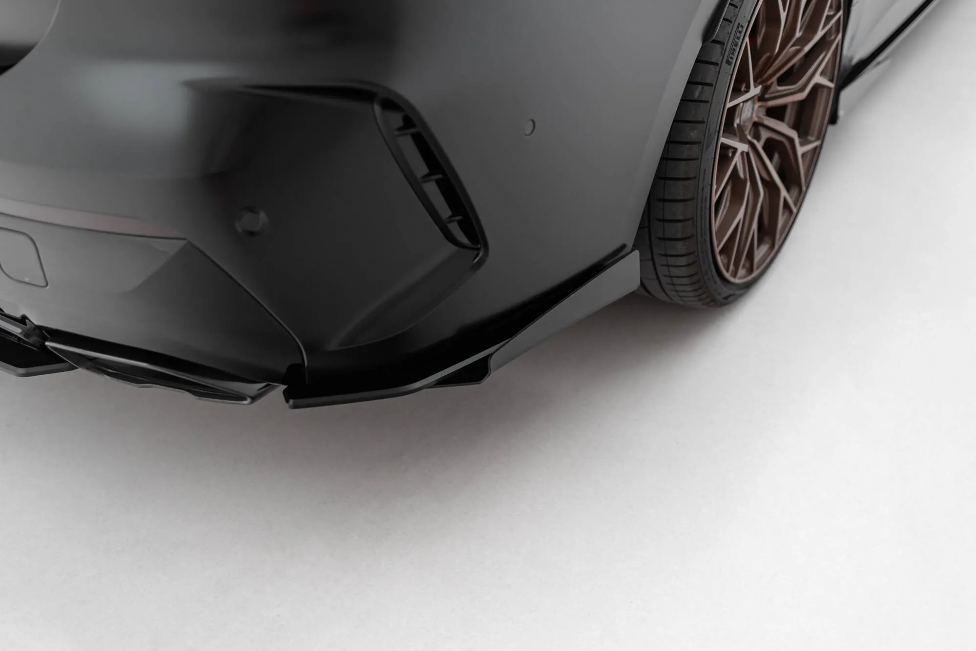 Baksplitter-flopper V.2 BMW 4 (M-Pack/M440i) (G22/G23) 2020 -> | Glossy Black Edition – bilde 3