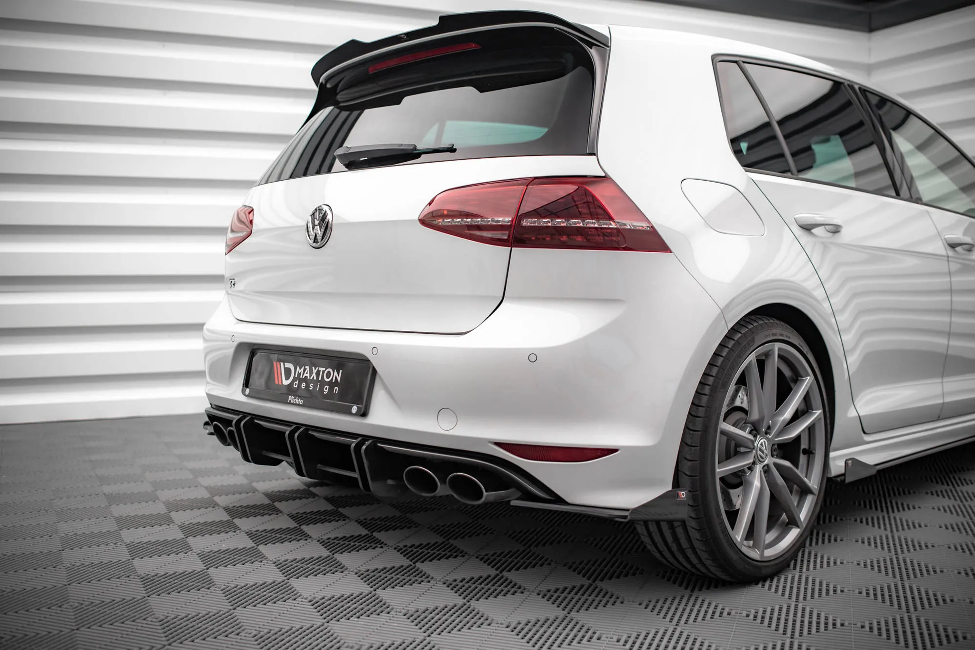 Baksplitter-flopper VW Golf R Mk7 2013-2016 | Glossy Black Edition – bilde 2