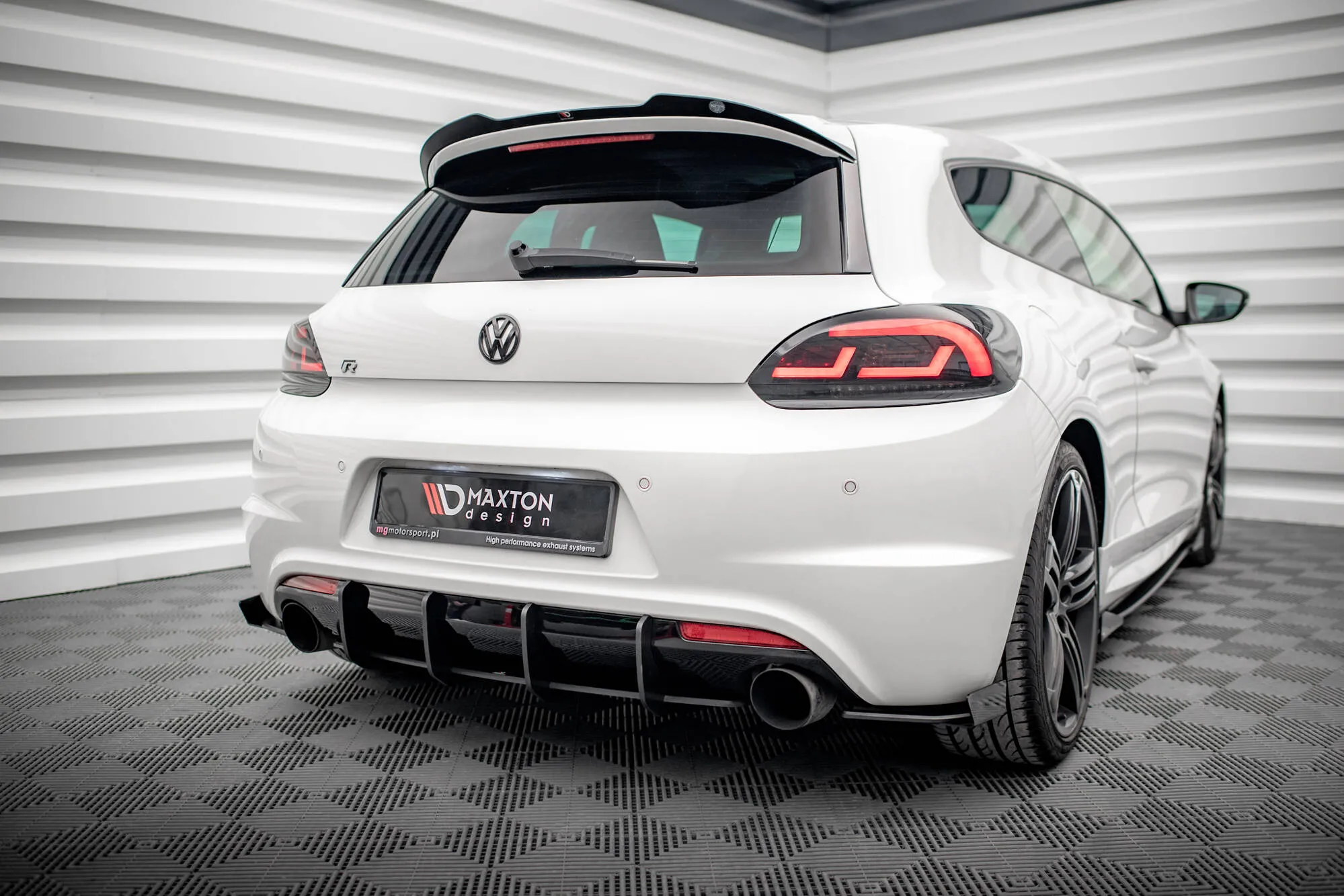 Baksplitter-flopper VW Scirocco R mk3 2008 - 2014 | Glossy Black Edition – bilde 2