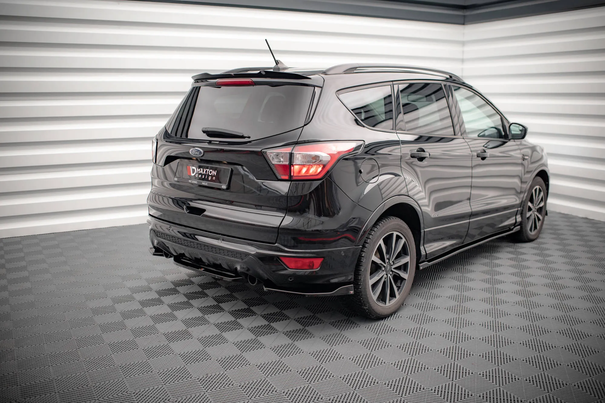 Baksplitter Ford Escape ST-Line Mk3 2012-2019 | Glossy Black Edition – bilde 4
