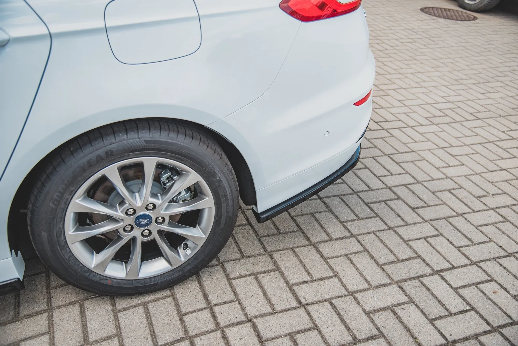Baksplitter Ford Mondeo (Mk5) 2014-2026 | Glossy Black Edition – bilde 2