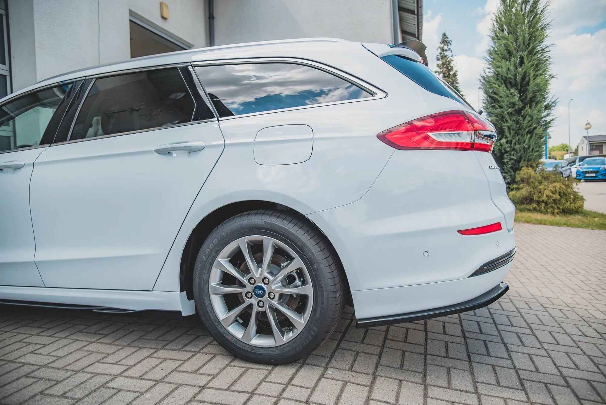 Baksplitter Ford Mondeo (Mk5) 2014-2026 | Glossy Black Edition – bilde 3