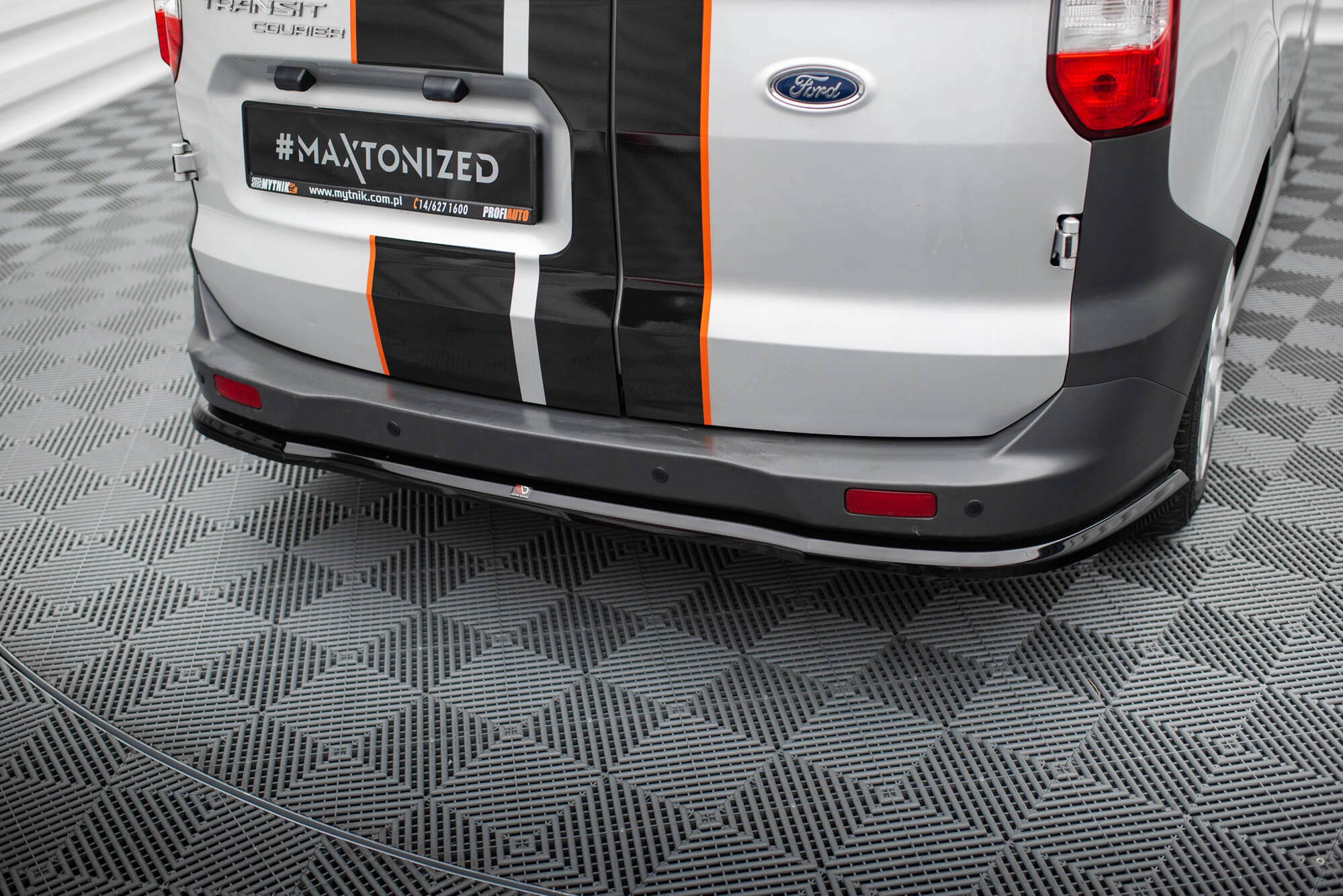 Baksplitter Ford Transit Courier I 2014 - 2017  | Glossy Black Edition