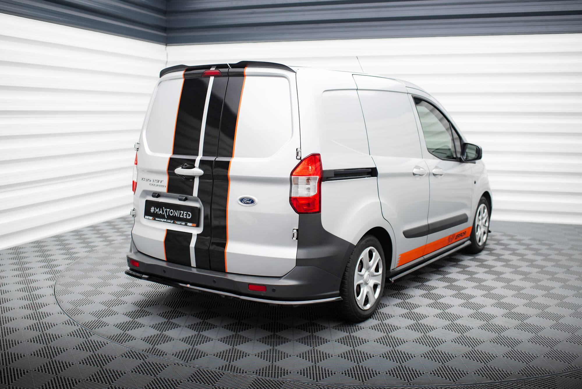 Baksplitter Ford Transit Courier I 2014 - 2017  | Glossy Black Edition – bilde 2