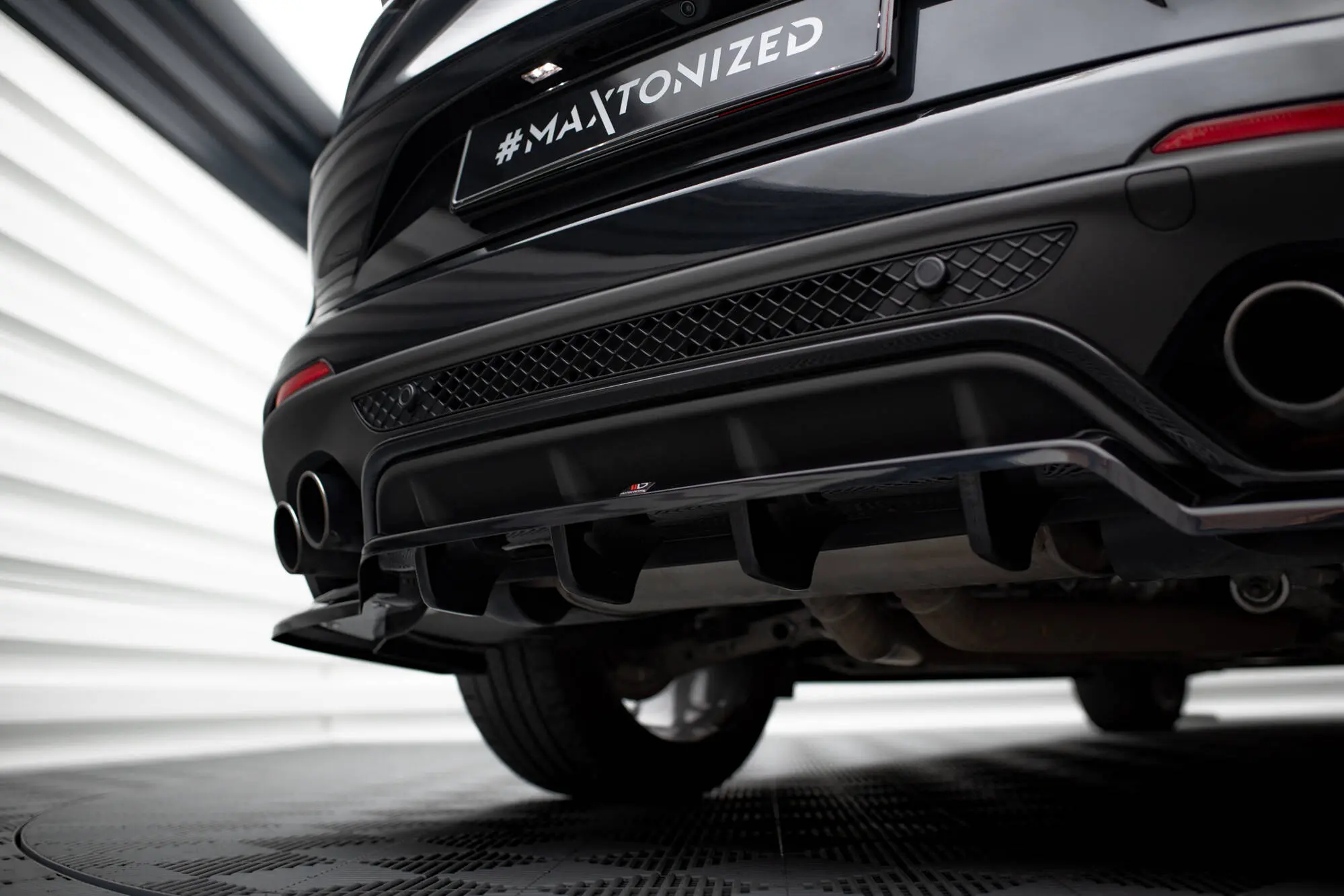 Baksplitter med diffuser Alfa Romeo Stelvio Quadrifoglio 2016 - 2020 | 3D Glossy Black