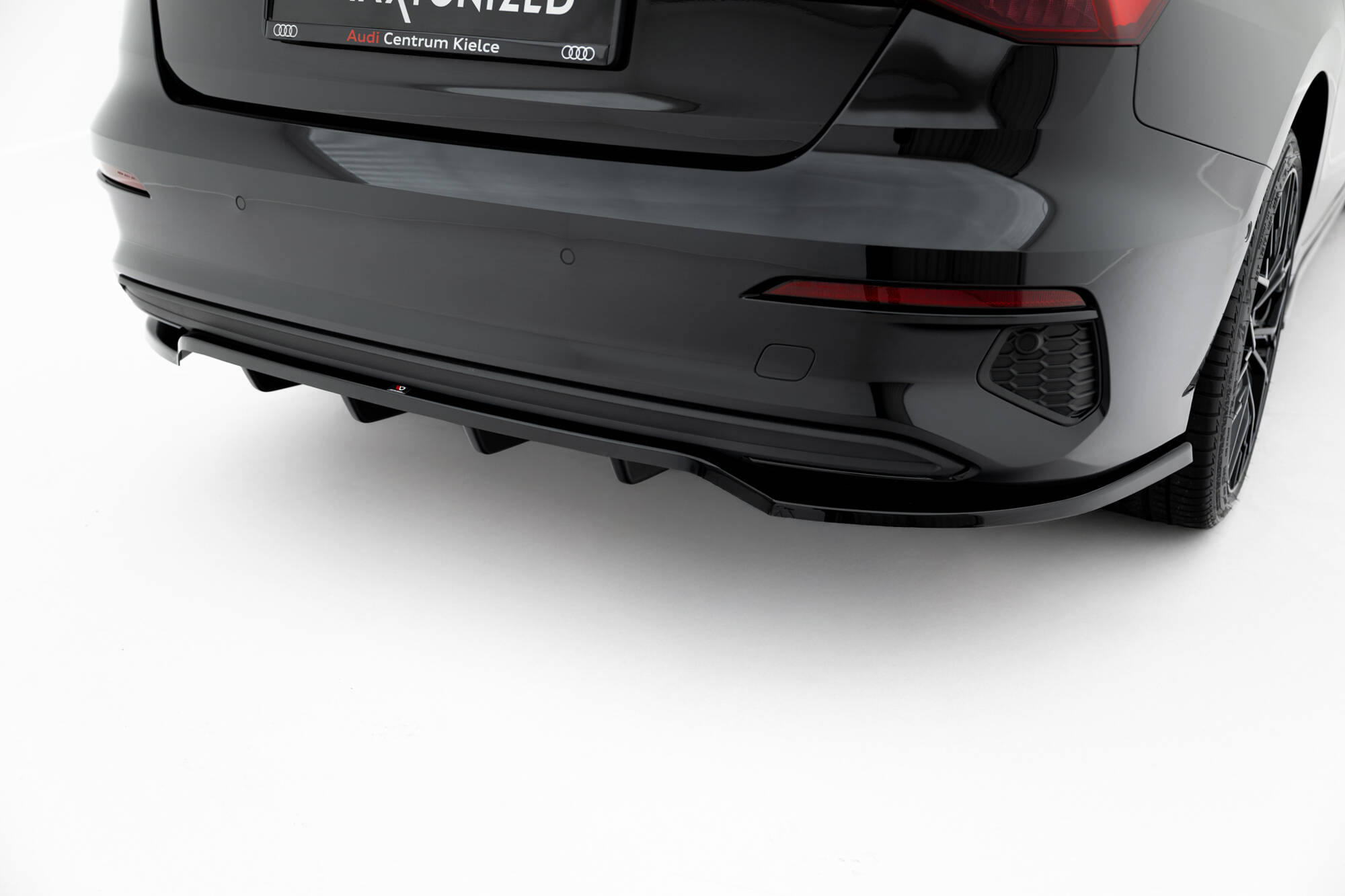Baksplitter med diffuser Audi A3 (8Y) 2020 - 2024 | Glossy Black Edition – bilde 2