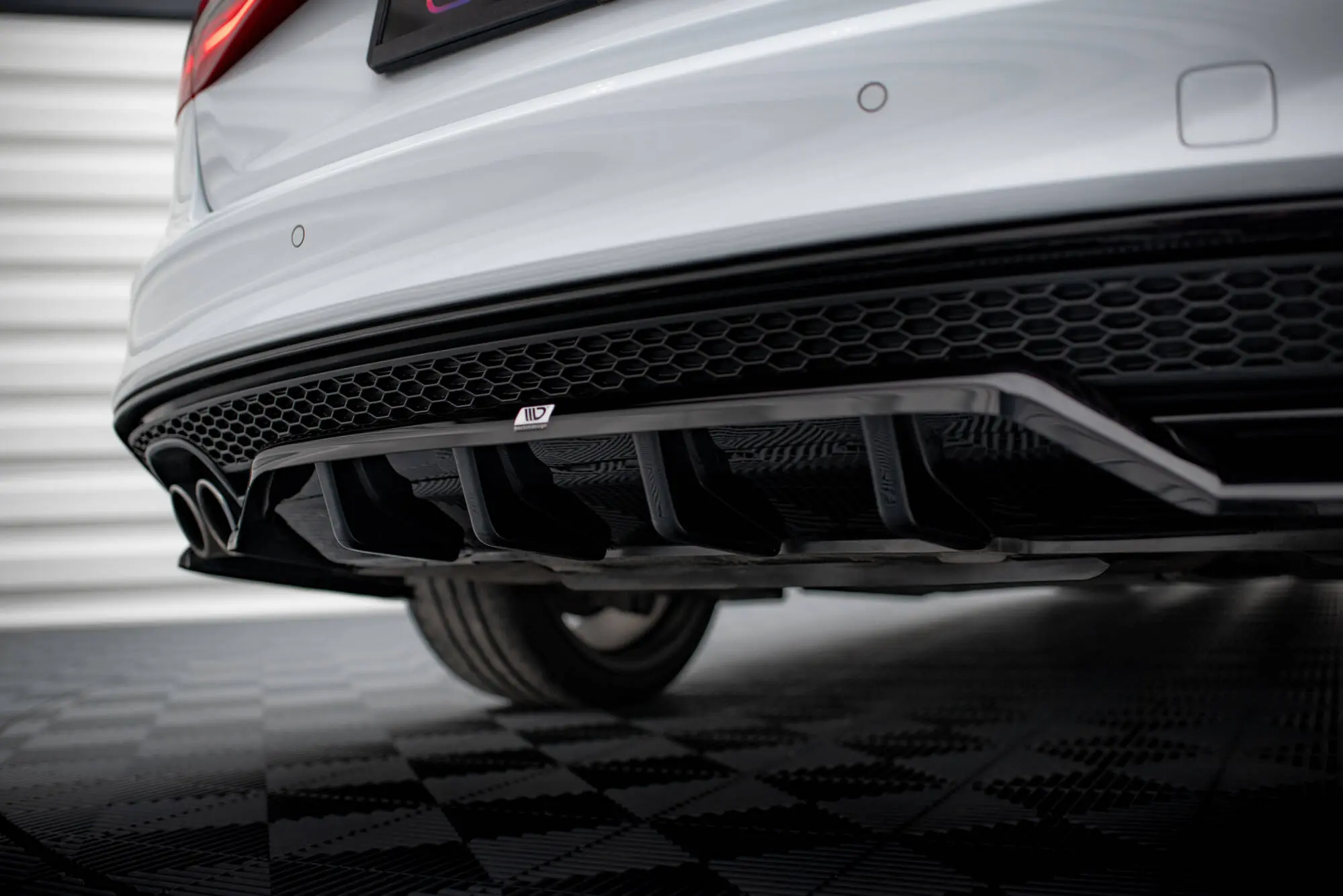 Baksplitter med diffuser Audi A4 B8 Competition facelift 2011 - 2015 | Glossy Black Edition