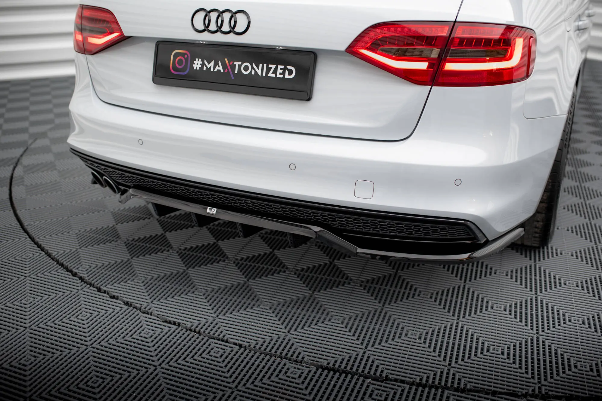 Baksplitter med diffuser Audi A4 B8 Competition facelift 2011 - 2015 | Glossy Black Edition – bilde 3