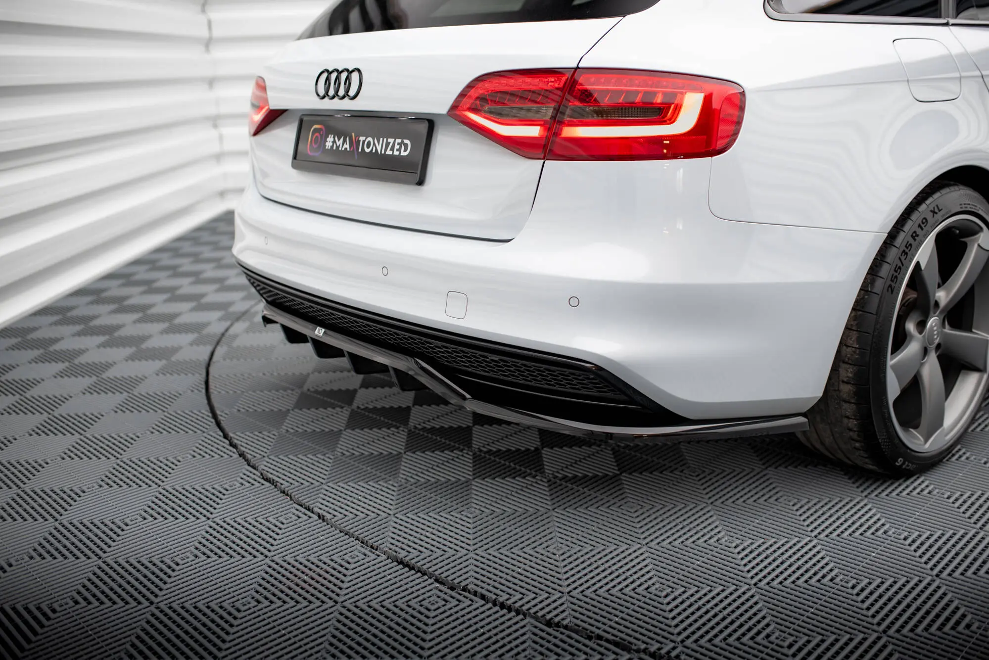 Baksplitter med diffuser Audi A4 B8 Competition facelift 2011 - 2015 | Glossy Black Edition – bilde 5