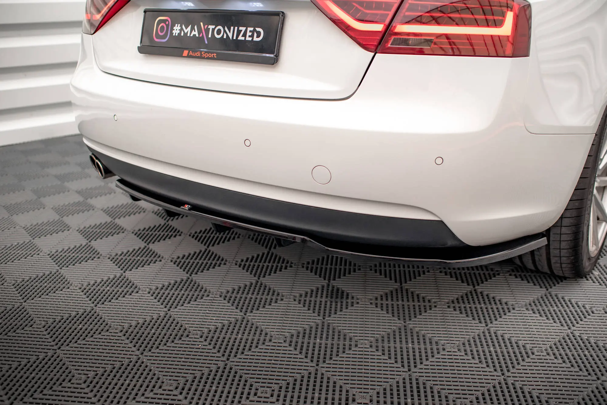 Baksplitter med diffuser Audi A5 8T Coupe facelift 2011 - 2016 | Glossy Black Edition – bilde 3