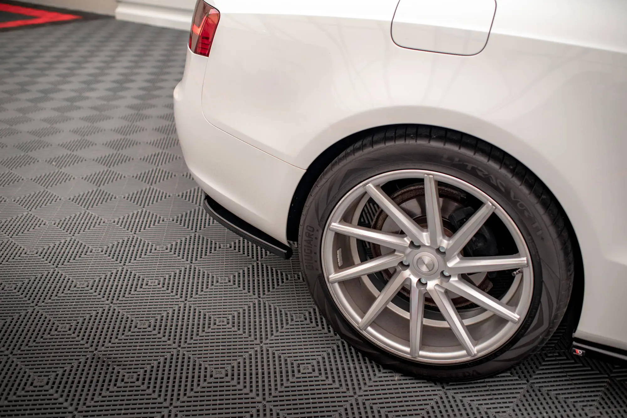 Baksplitter med diffuser Audi A5 8T Coupe facelift 2011 - 2016 | Glossy Black Edition – bilde 4