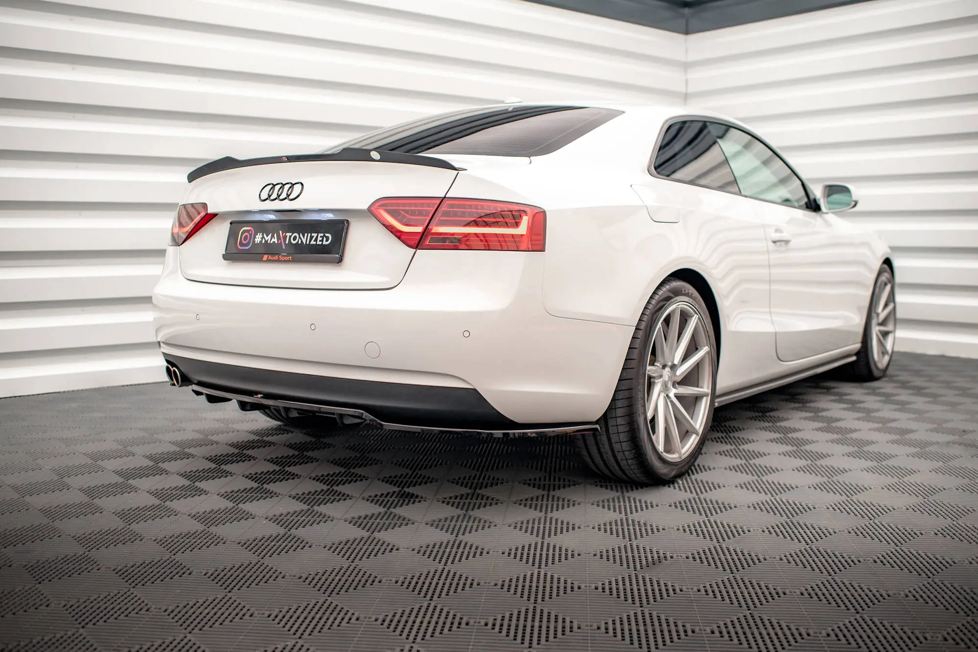 Baksplitter med diffuser Audi A5 8T Coupe facelift 2011 - 2016 | Glossy Black Edition – bilde 6