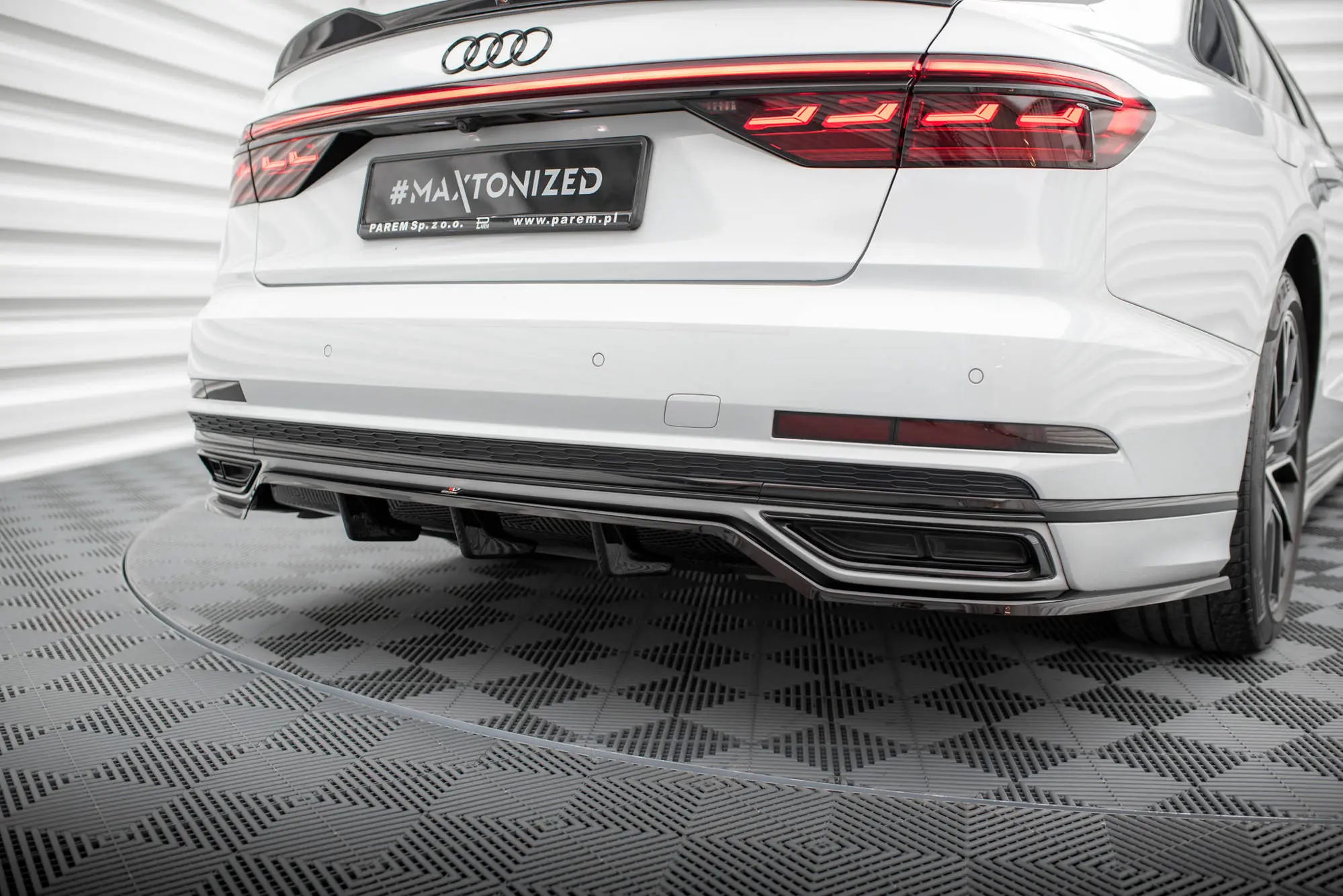 Baksplitter med diffuser Audi A8 D5 S-Line 2017 - 2021 | Glossy Black Edition – bilde 2