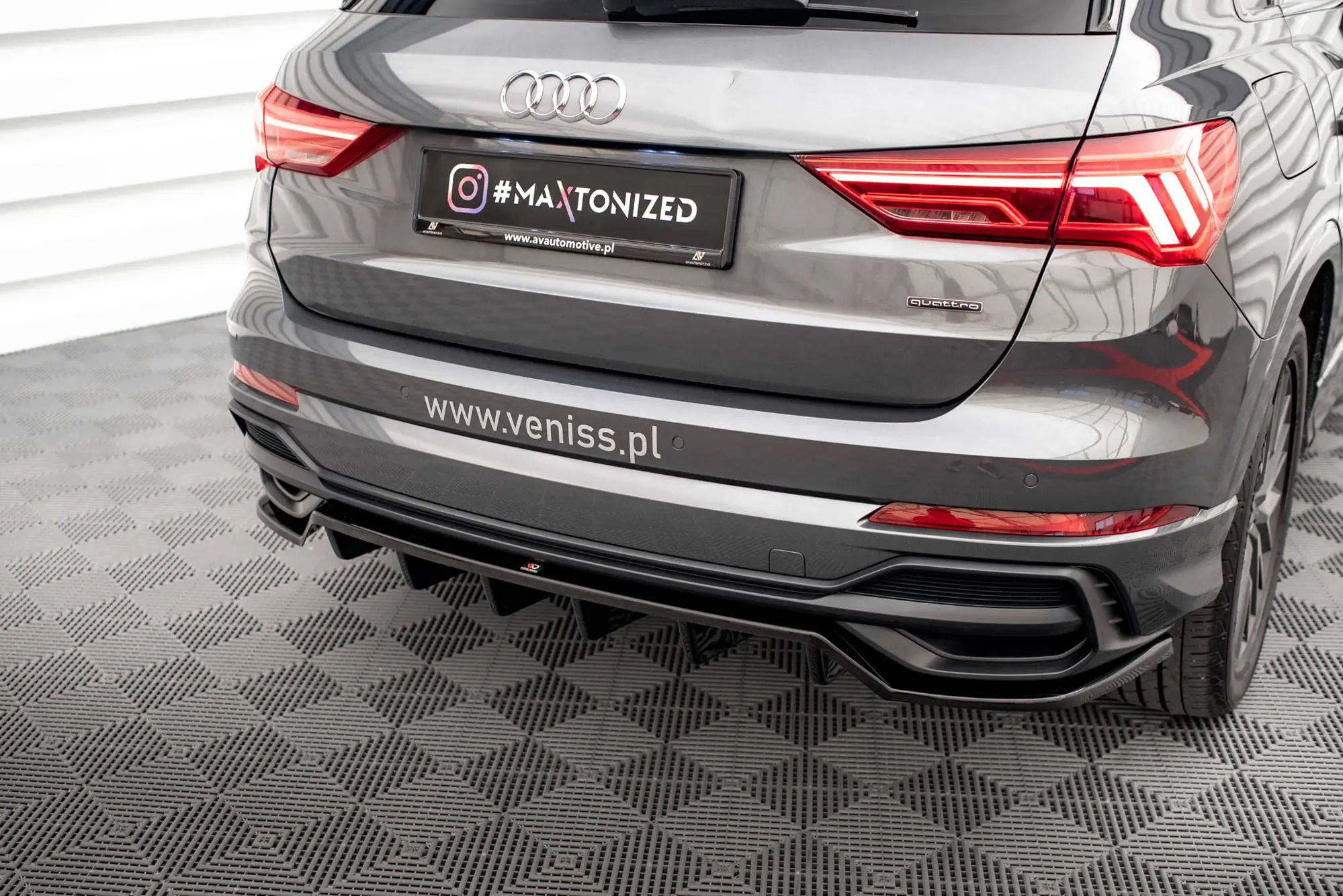 Baksplitter med diffuser Audi Q3 F3 S-Line 2018 - 2025 | Glossy Black Edition – bilde 2