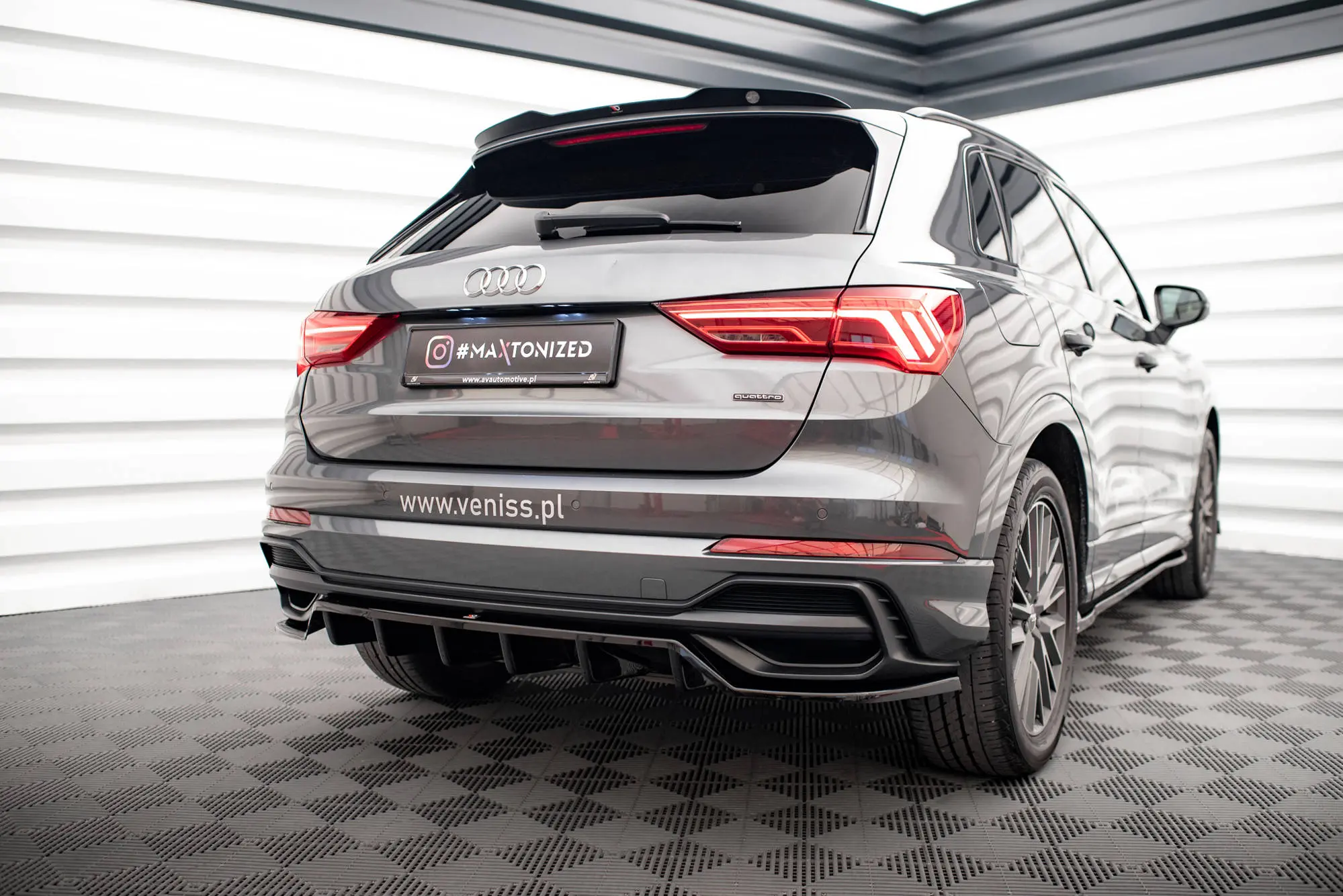 Baksplitter med diffuser Audi Q3 F3 S-Line 2018 - 2025 | Glossy Black Edition – bilde 4