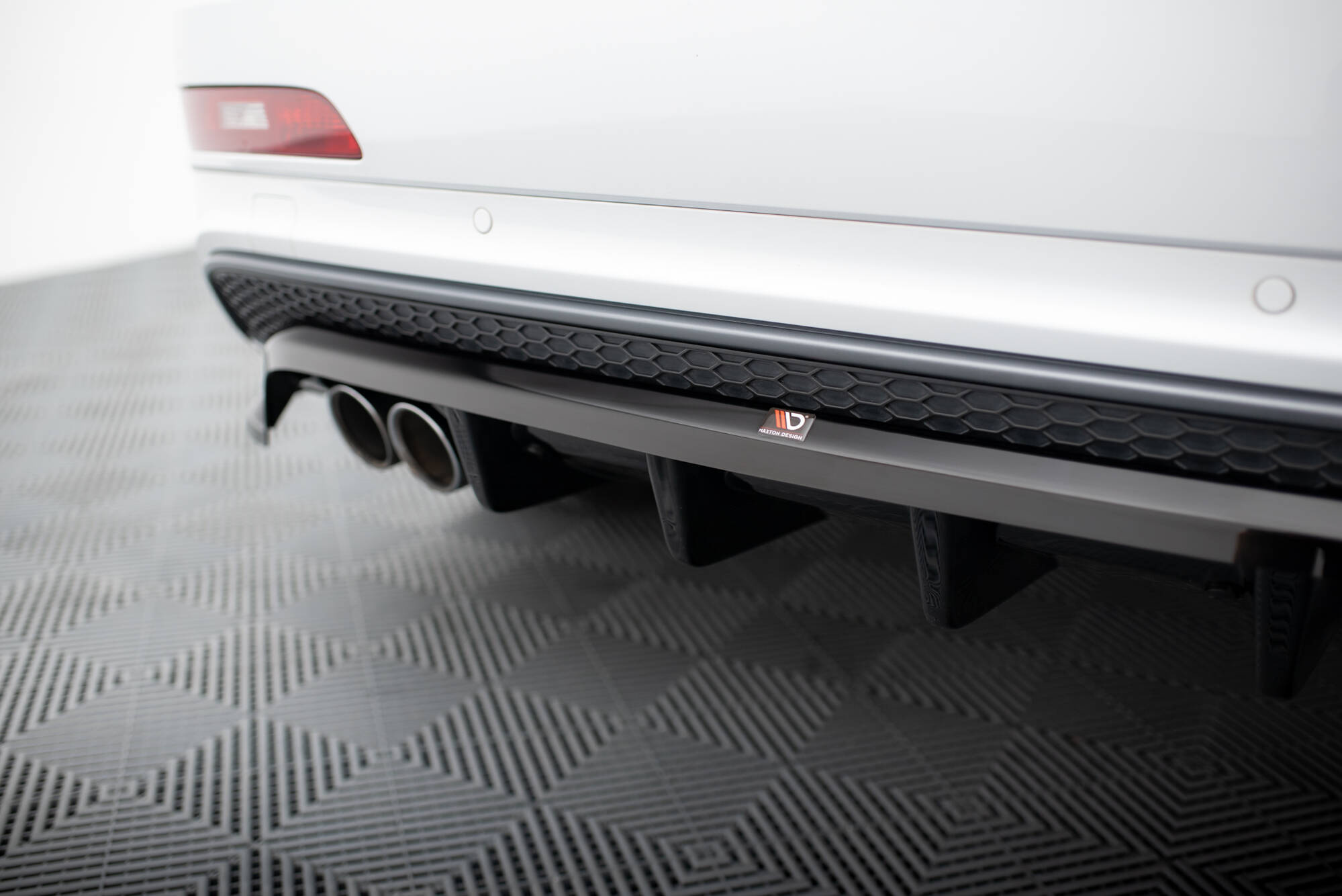 Baksplitter med diffuser Audi Q3 S-line (8U) 2011 - 2014 | Glossy Black Edition – bilde 7