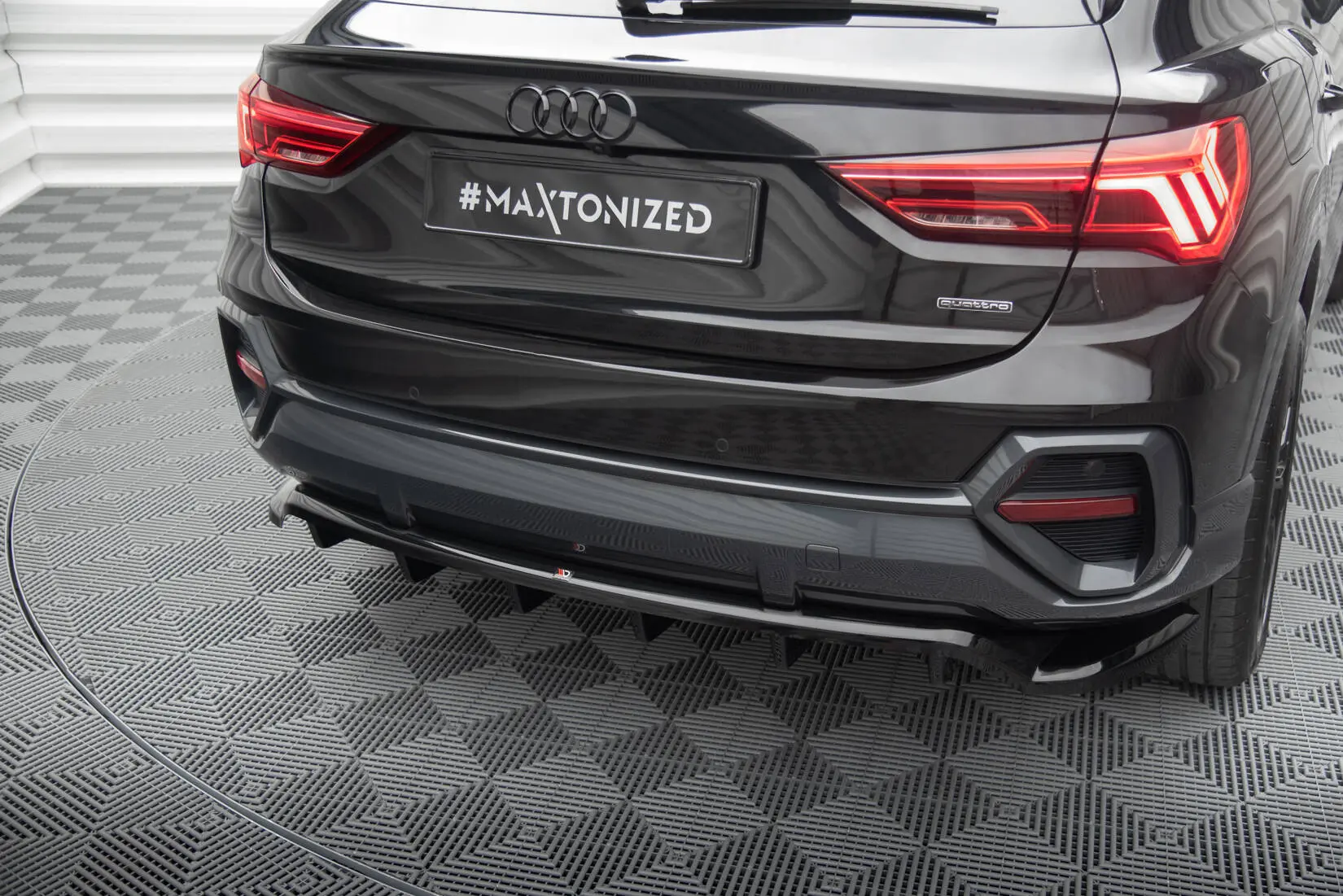 Baksplitter med diffuser Audi Q3 Sportback F3 2019 - 2025 | Glossy Black Edition