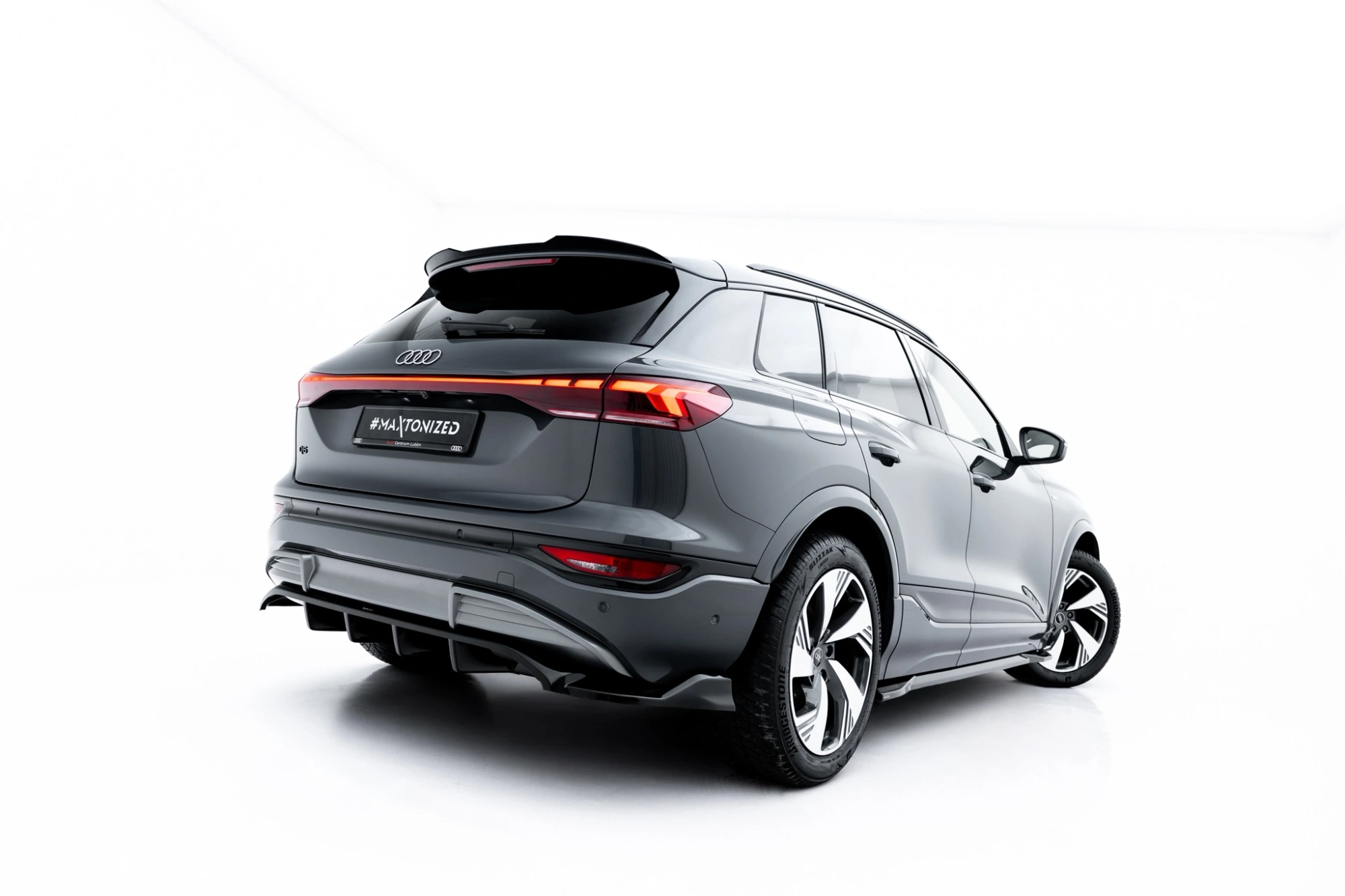 Baksplitter med diffuser Audi (Q6/SQ6) e-tron I 2023 ->  | Glossy Black Edition