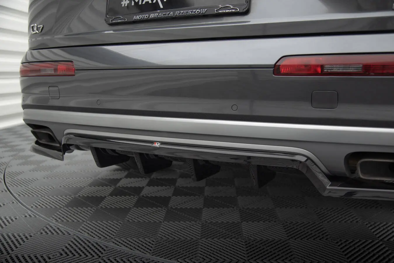 Baksplitter med diffuser Audi Q7 4M 2015 - 2019 | Glossy Black Edition