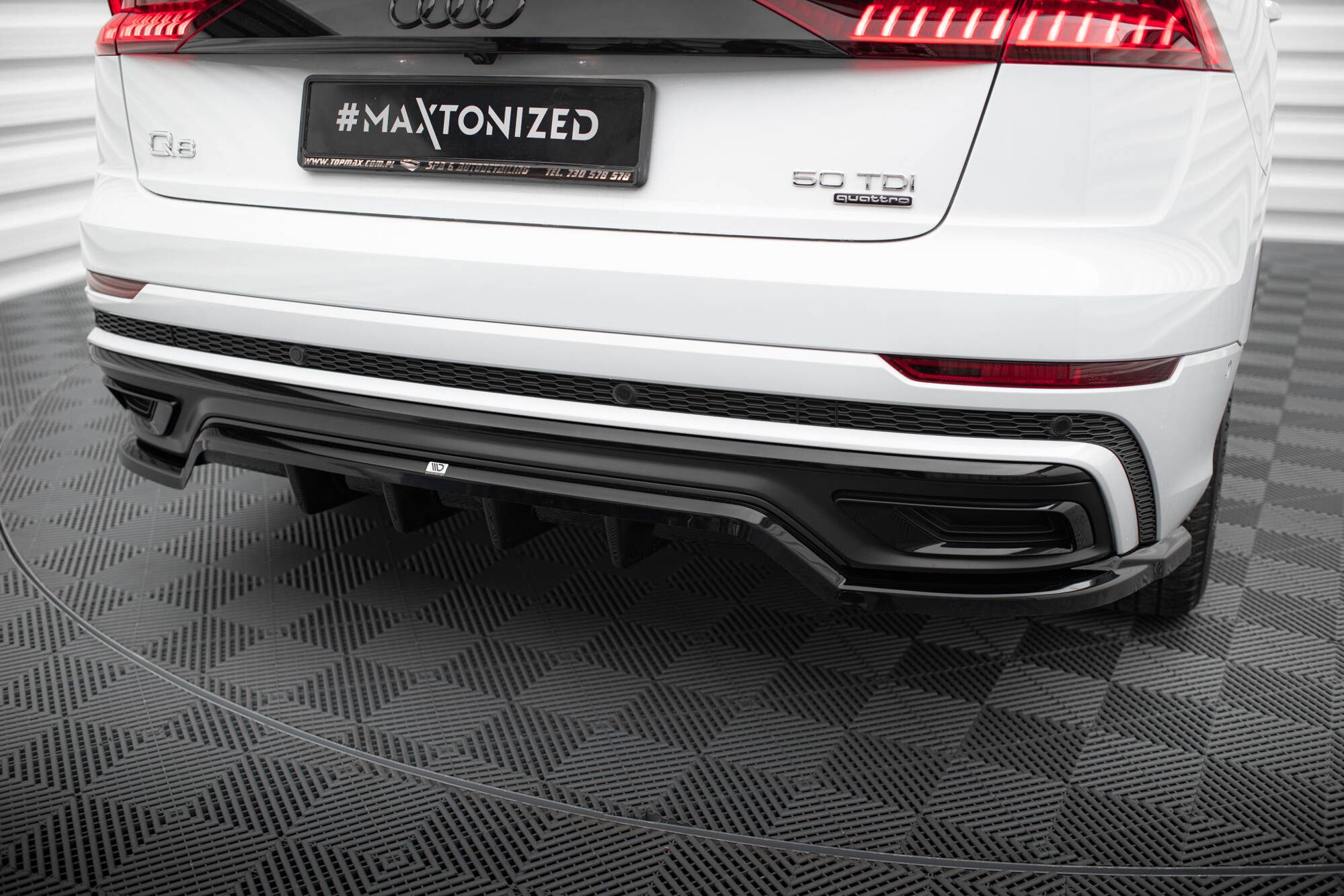 Baksplitter med diffuser Audi Q8 I 2018 - 2023 | Glossy Black Edition