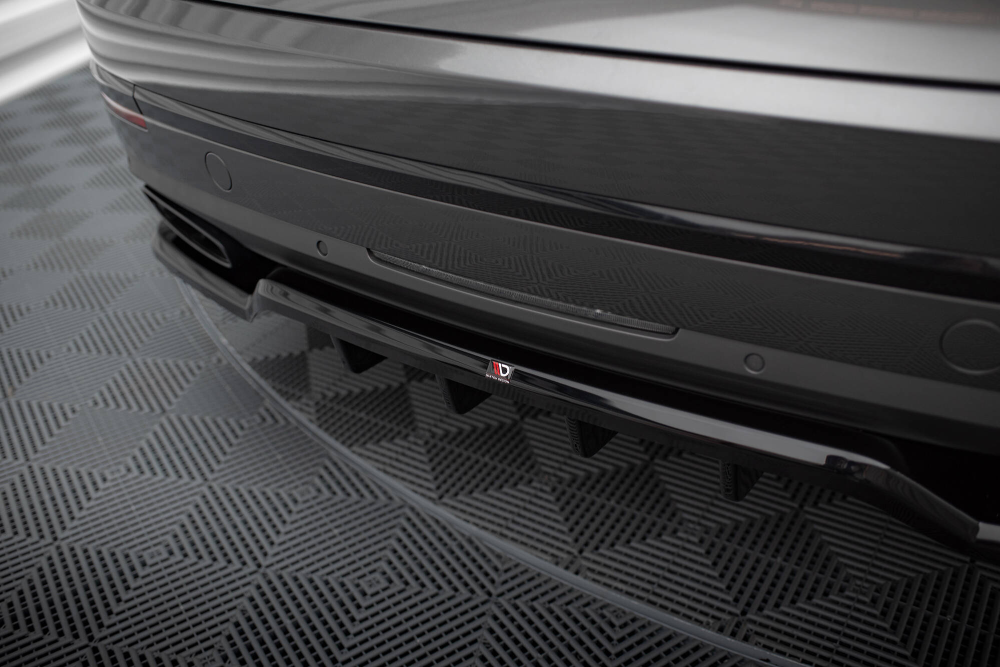 Baksplitter med diffuser Bentley Bentayga I 2015 - 2020  | Glossy Black Edition – bilde 3