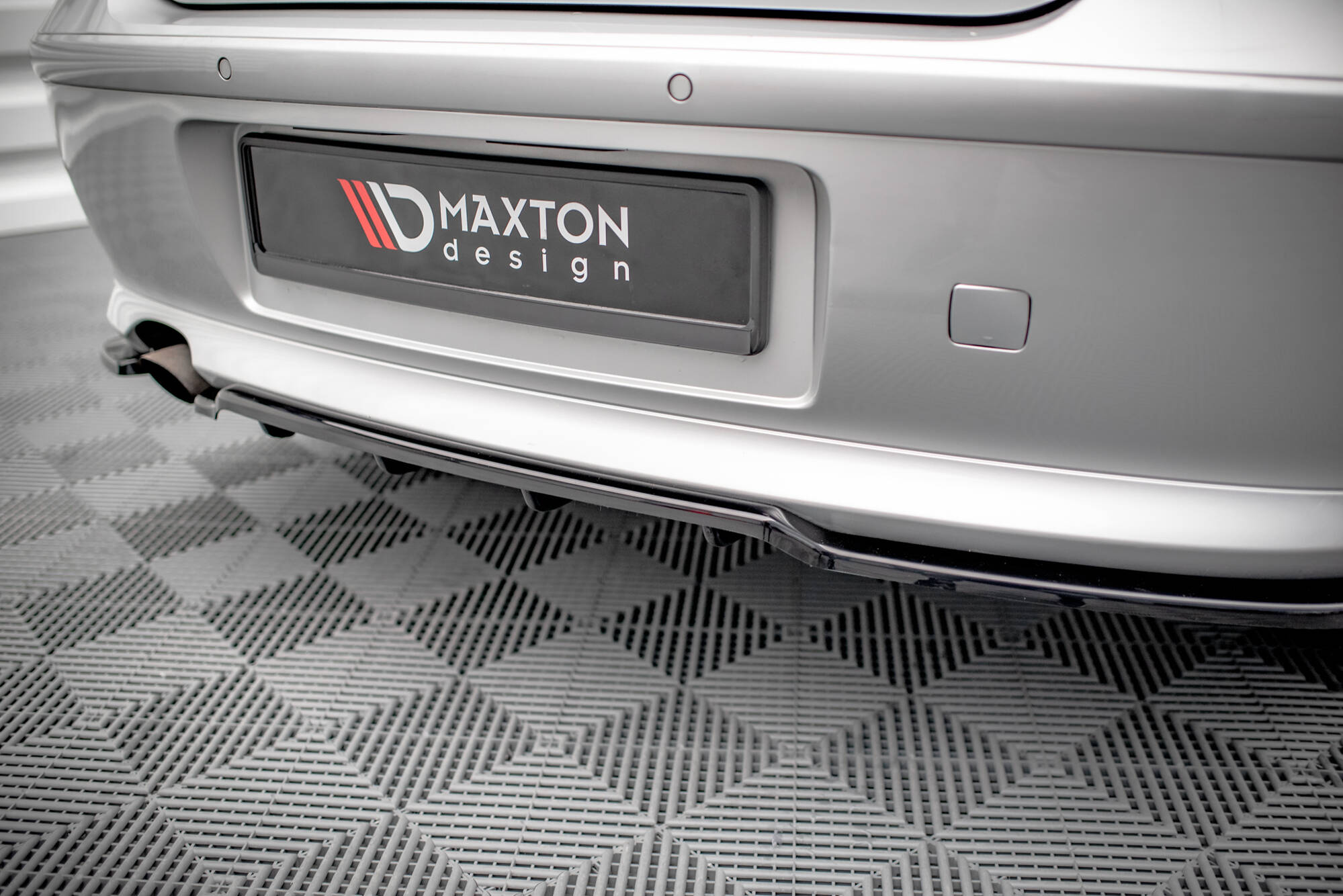 Baksplitter med diffuser BMW 1 (E81) facelift 2007 - 2011 | Glossy Black Edition
