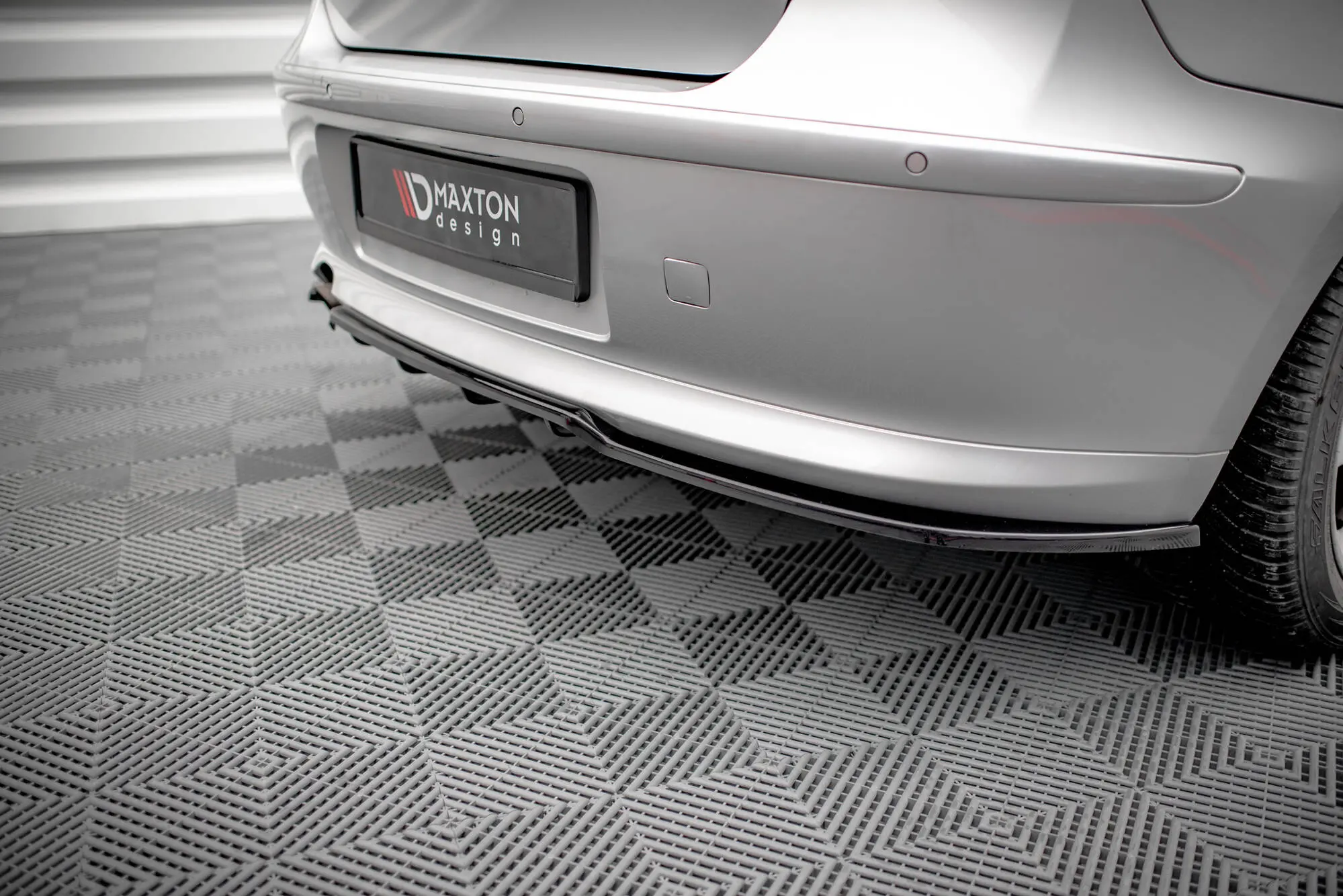 Baksplitter med diffuser BMW 1 (E81) facelift 2007 - 2011 | Glossy Black Edition – bilde 3