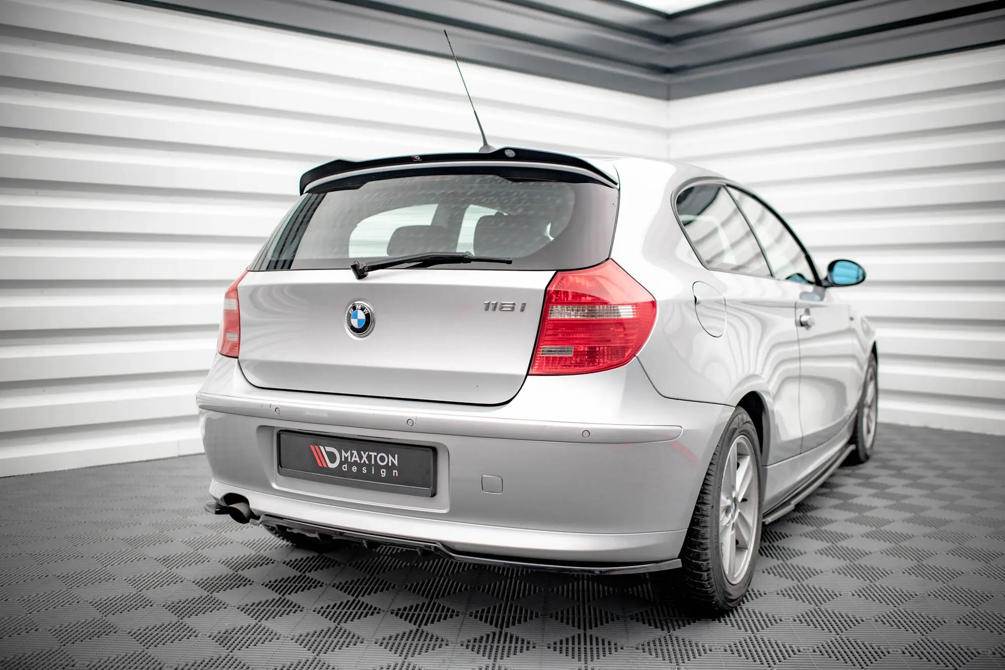 Baksplitter med diffuser BMW 1 (E81) facelift 2007 - 2011 | Glossy Black Edition – bilde 4