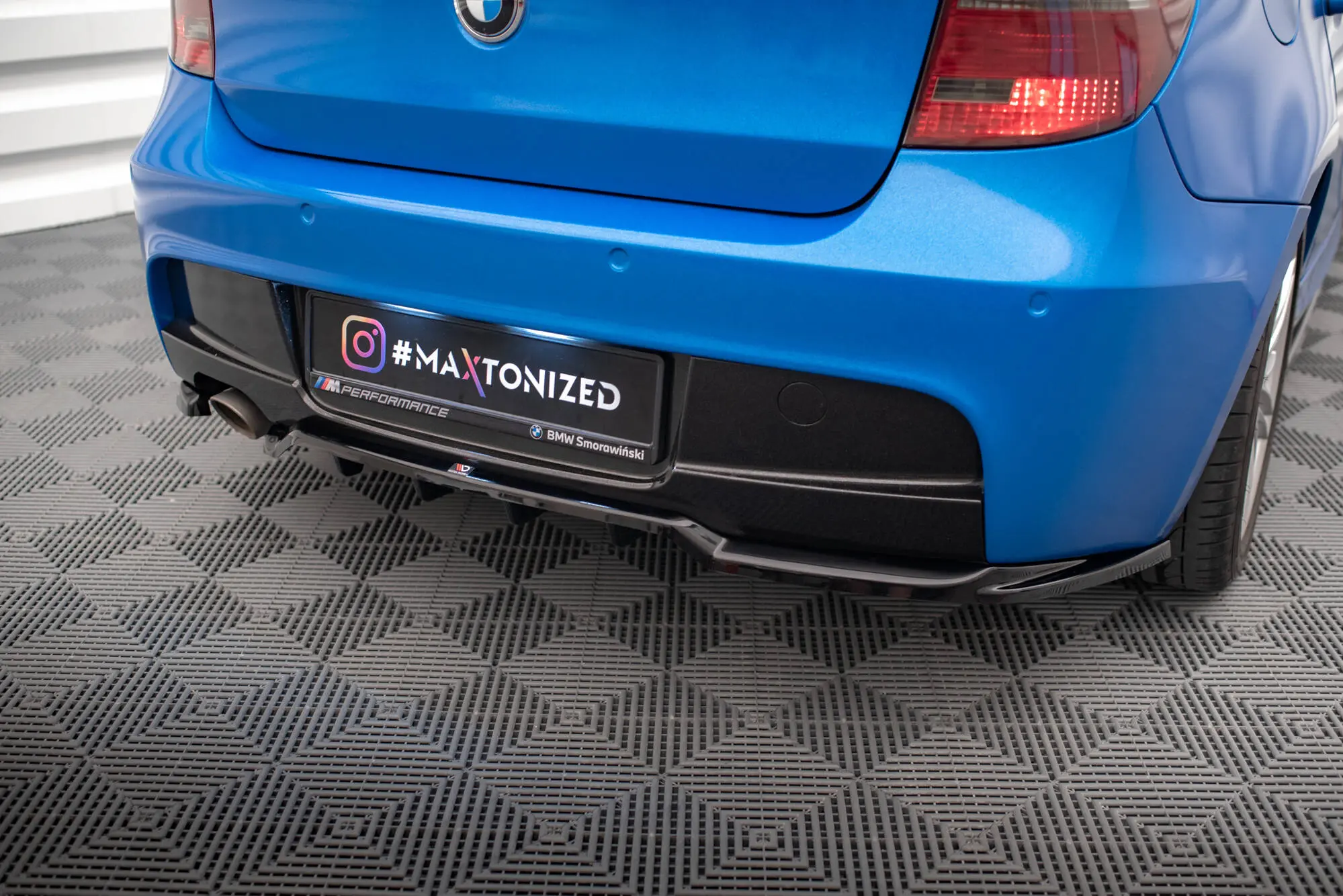 Baksplitter med diffuser BMW 1 (E87) M-Pakke facelift 2007 - 2011 | Glossy Black Edition – bilde 2