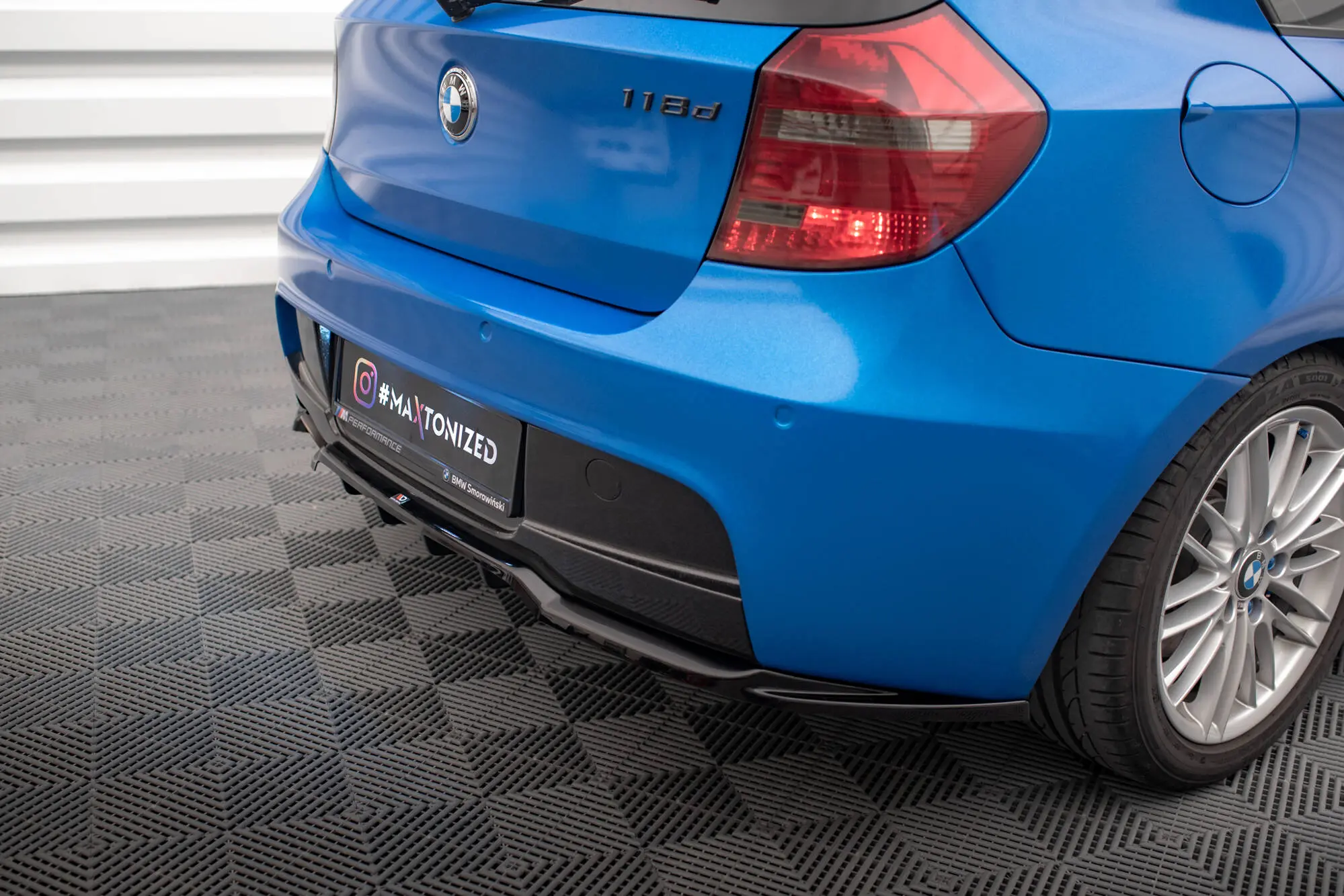 Baksplitter med diffuser BMW 1 (E87) M-Pakke facelift 2007 - 2011 | Glossy Black Edition – bilde 4