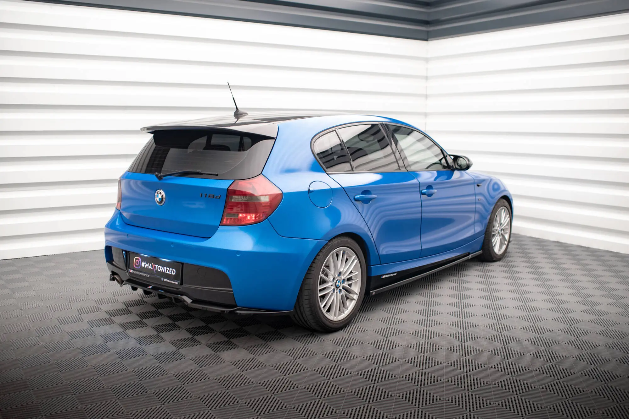 Baksplitter med diffuser BMW 1 (E87) M-Pakke facelift 2007 - 2011 | Glossy Black Edition – bilde 6