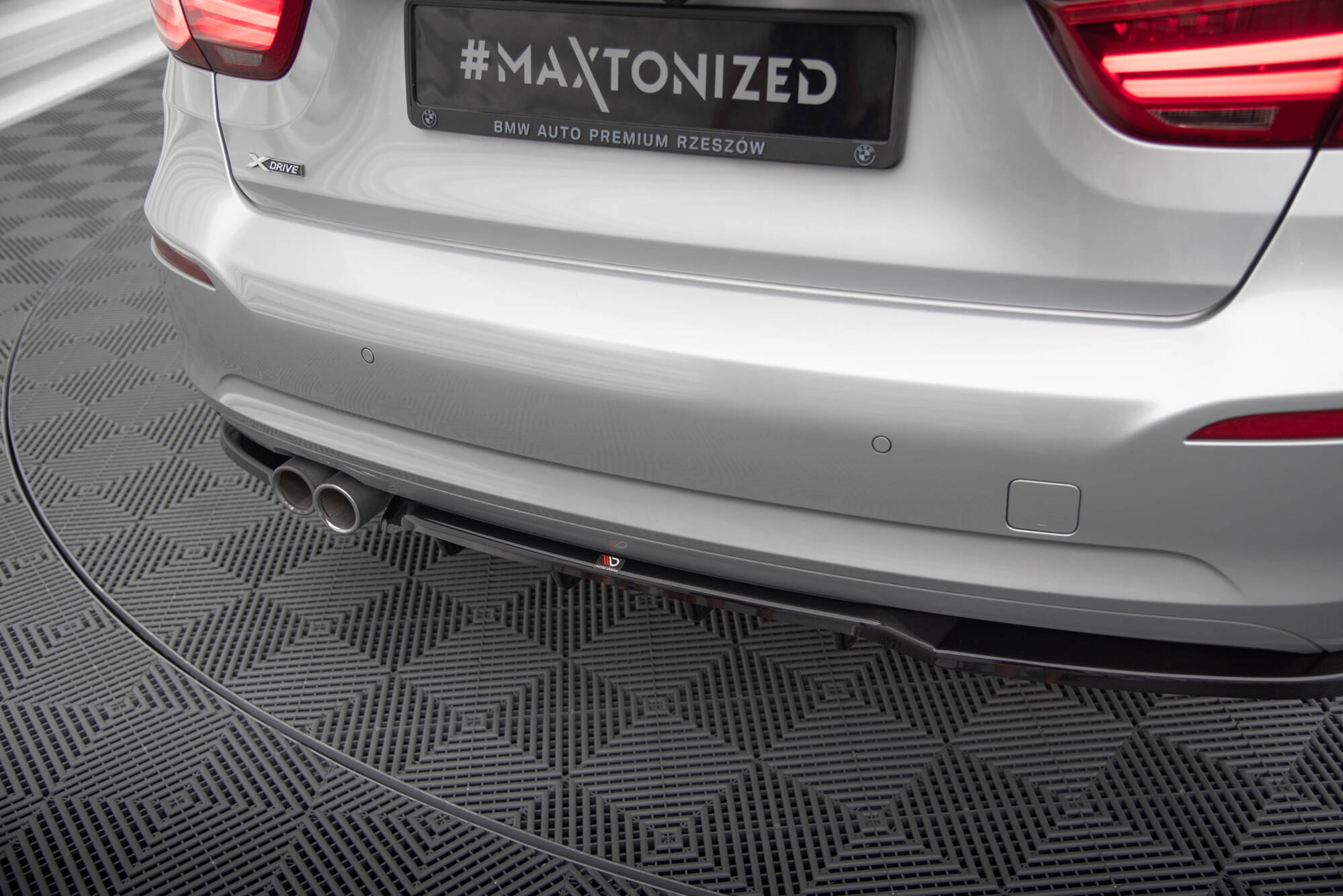 Baksplitter med diffuser BMW 3 GT (F34) facelift 2016 - 2019 | Glossy Black Edition