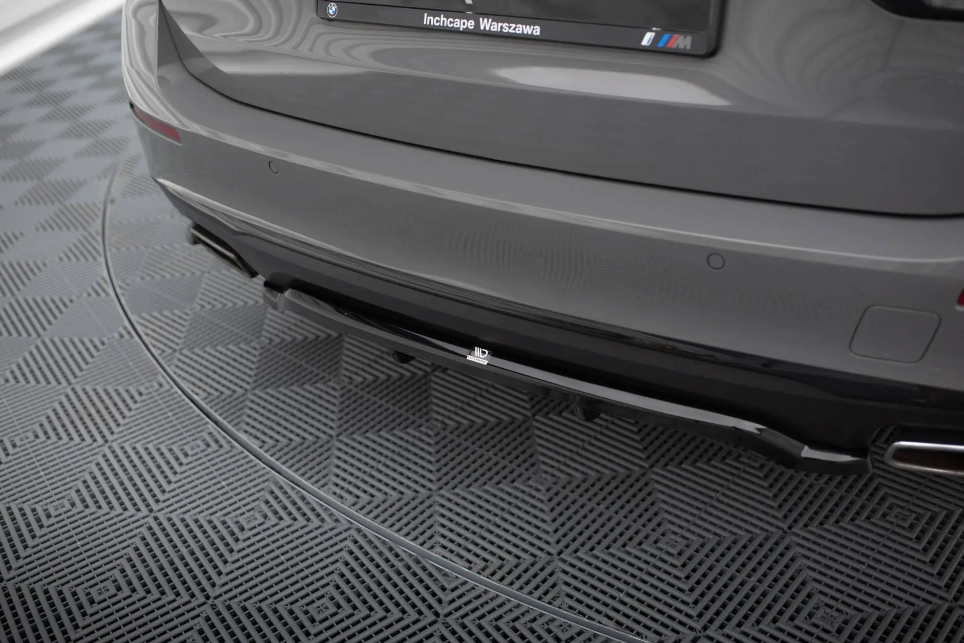 Baksplitter med diffuser BMW 5 (G30 / G31) facelift 2020 - 2023 | Glossy Black Edition