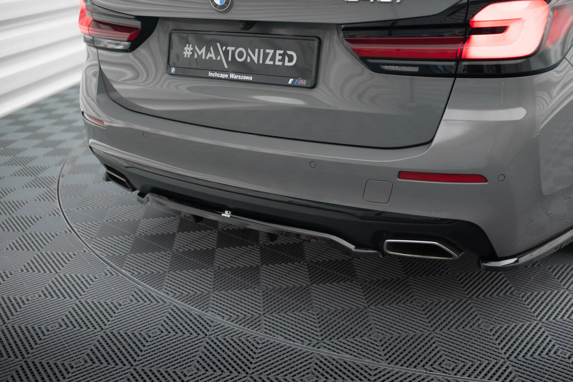 Baksplitter med diffuser BMW 5 (G30 / G31) facelift 2020 - 2023 | Glossy Black Edition – bilde 2