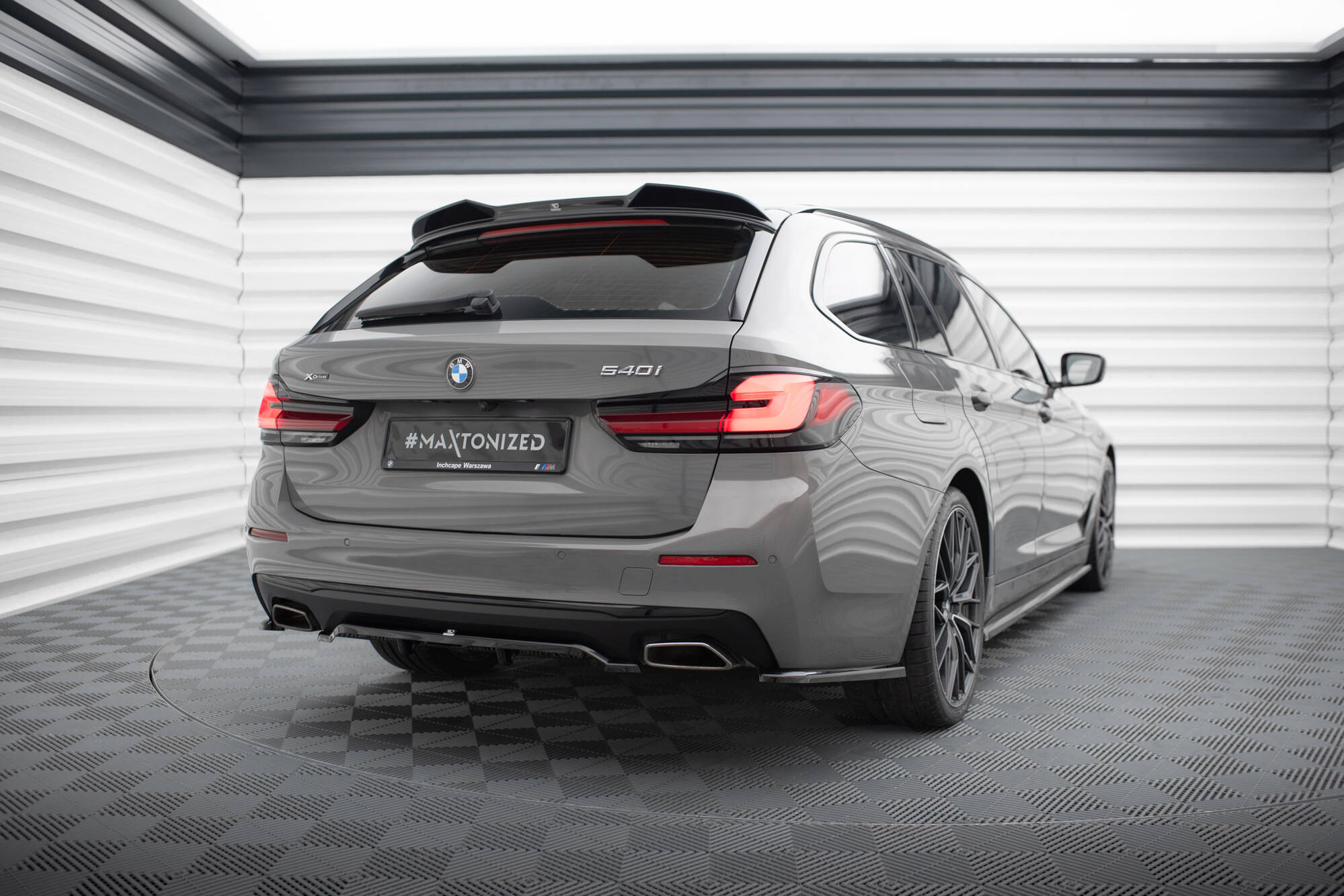 Baksplitter med diffuser BMW 5 (G30 / G31) facelift 2020 - 2023 | Glossy Black Edition – bilde 4