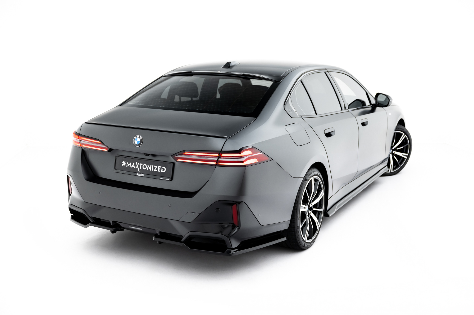 Baksplitter med diffuser BMW (5/i5) M-Pack (G60/G61) 2023 ->   | Glossy Black Edition V2