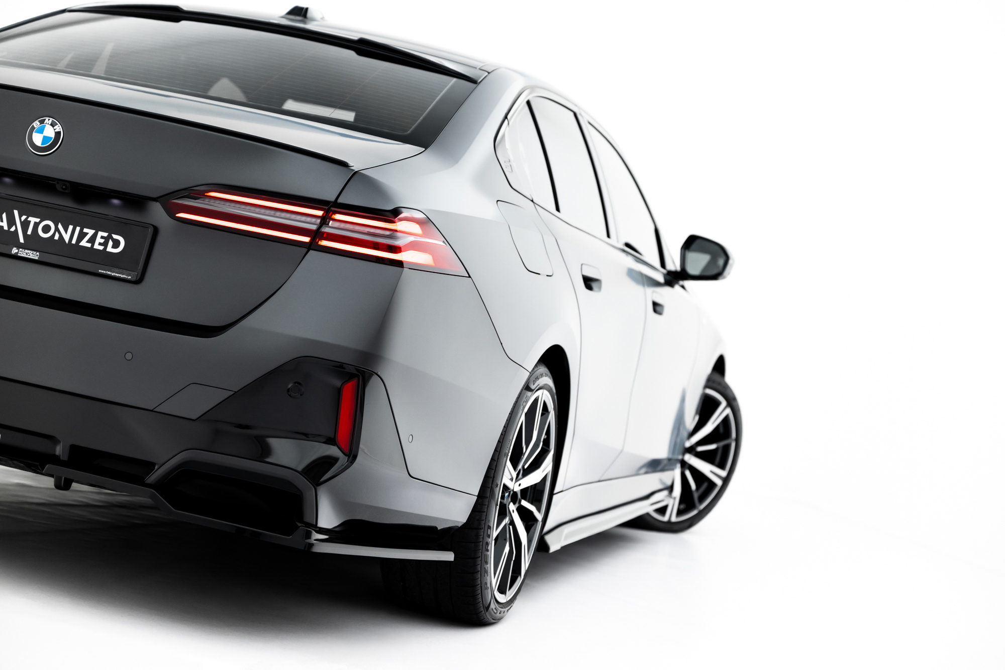Baksplitter med diffuser BMW (5/i5) M-Pack (G60/G61) 2023 ->   | Glossy Black Edition V2 – bilde 6