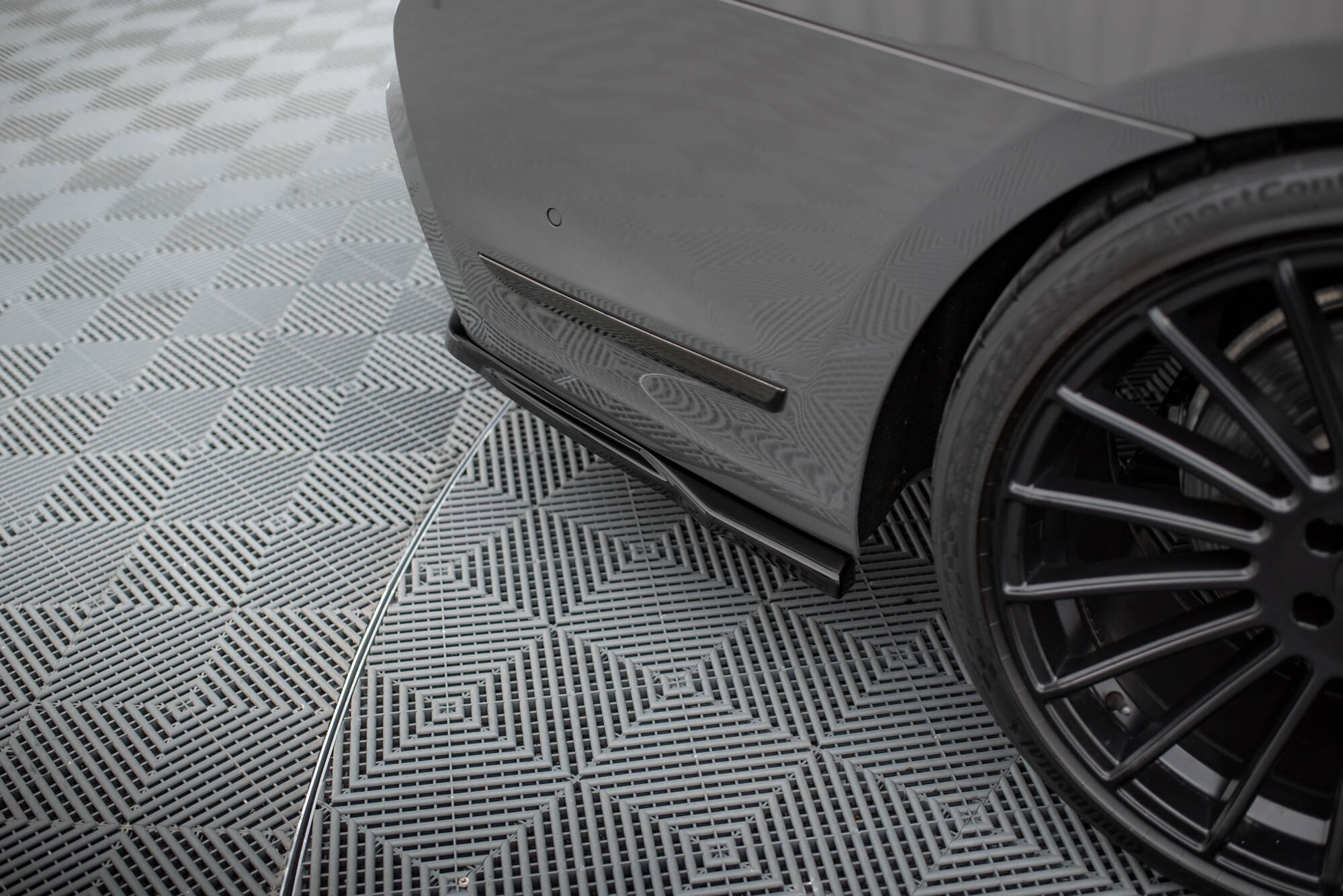 Baksplitter med diffuser BMW 7 (G11/G12) M-Pack Facelift 2019 - 2022  | Glossy Black Edition V2 – bilde 4