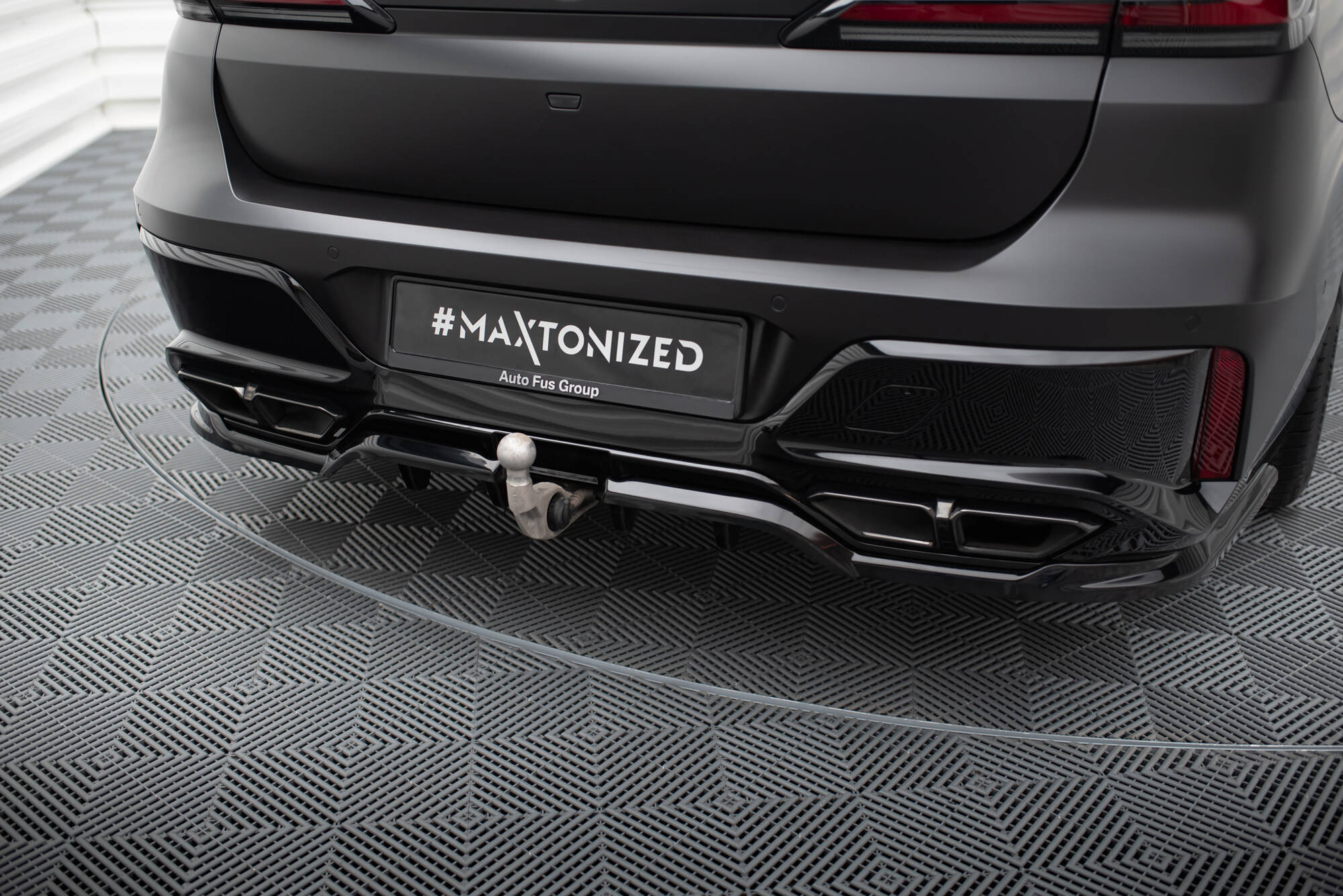 Baksplitter med diffuser BMW 7 (G70) 2022 -> | Glossy Black Edition