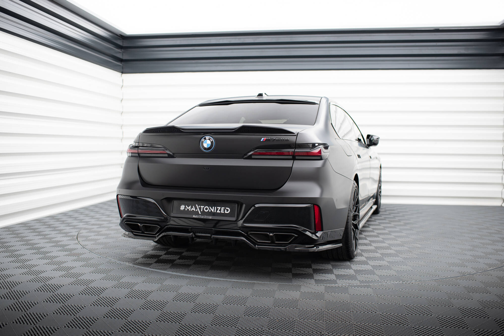 Baksplitter med diffuser BMW 7 (G70) 2022 -> | Glossy Black Edition – bilde 3