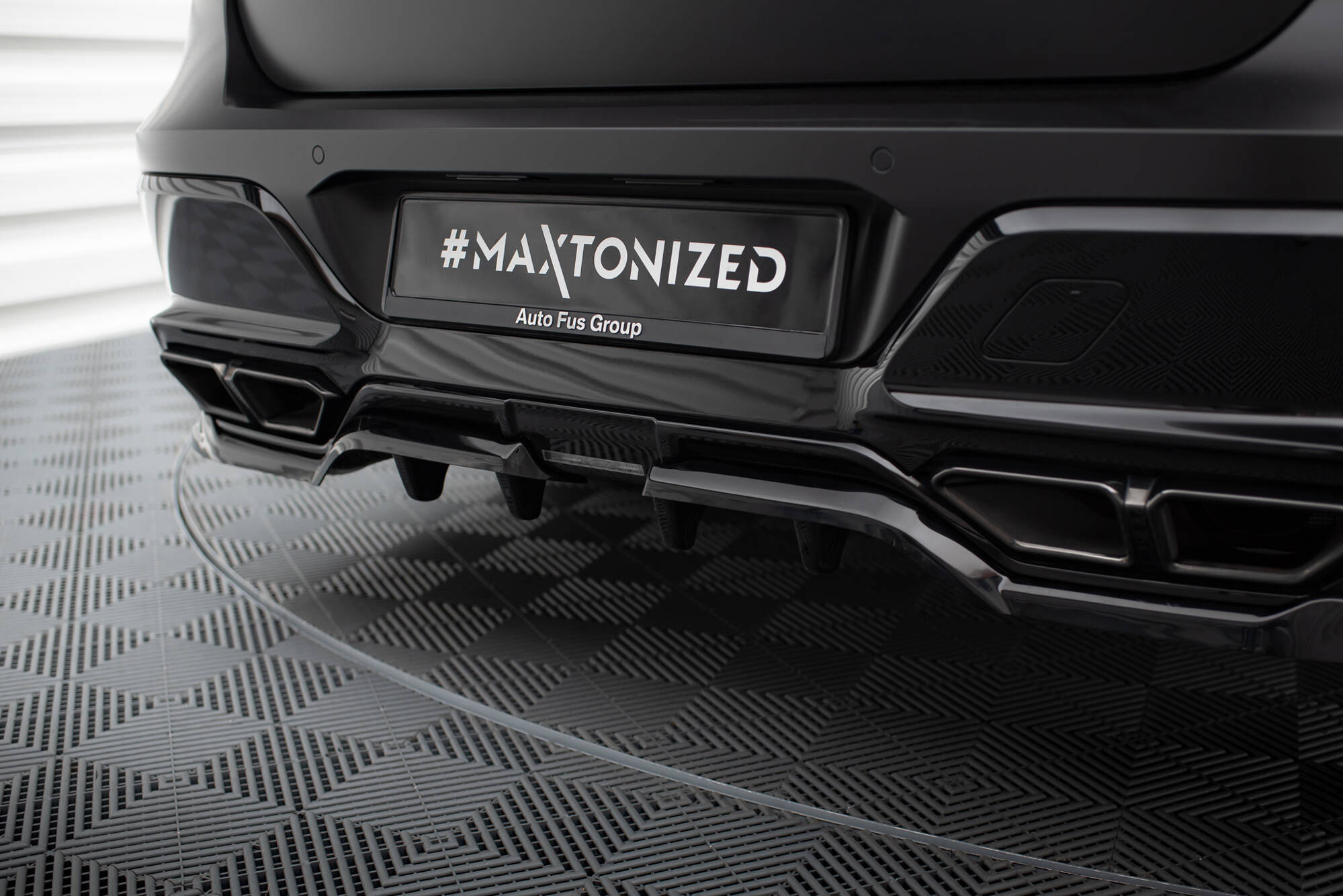 Baksplitter med diffuser BMW 7 (G70) 2022 -> | Glossy Black Edition – bilde 4