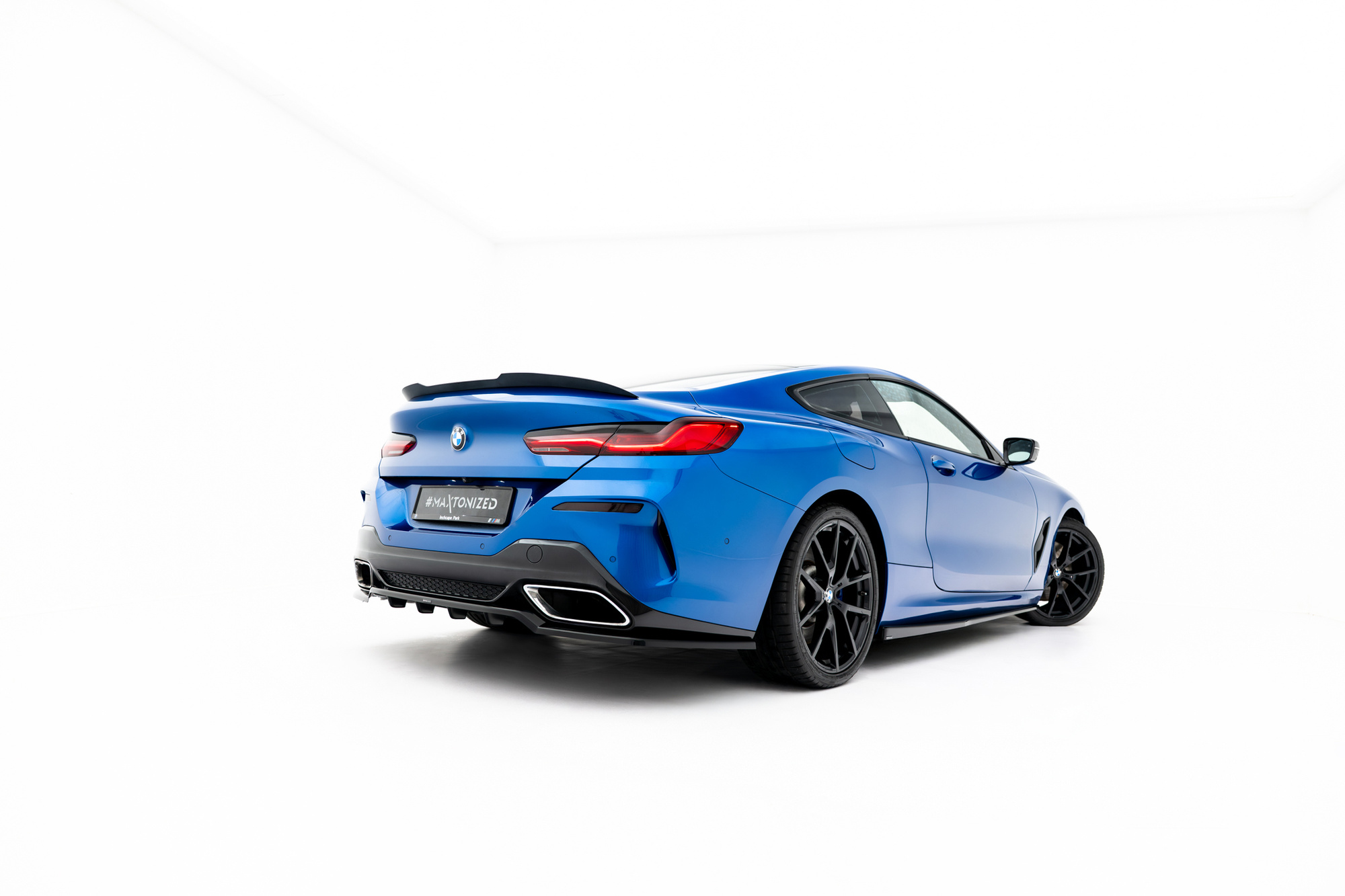 Baksplitter med diffuser BMW 8 M-Pack (G15) 2018 - 2025 | Glossy Black Edition