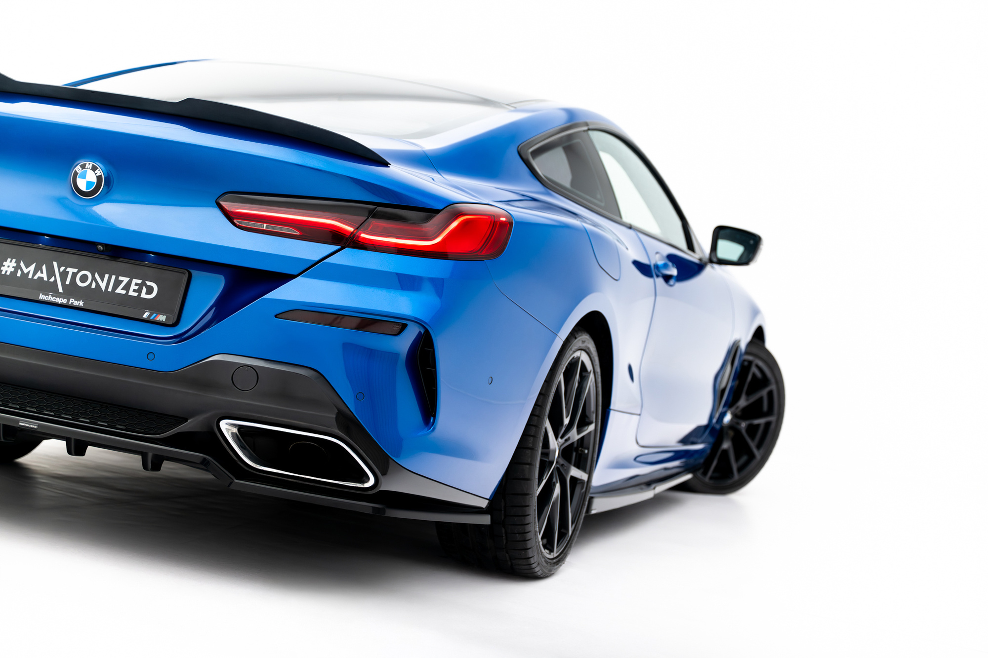 Baksplitter med diffuser BMW 8 M-Pack (G15) 2018 - 2025 | Glossy Black Edition – bilde 4