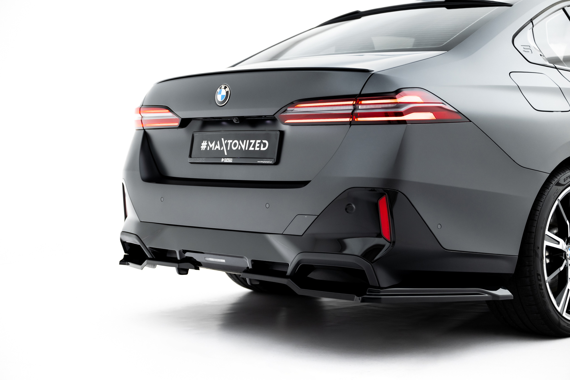 Baksplitter med diffuser BMW (i5/5) M-Pack Sedan (G60/G61) 2023 ->   | Glossy Black Edition V1 – bilde 2