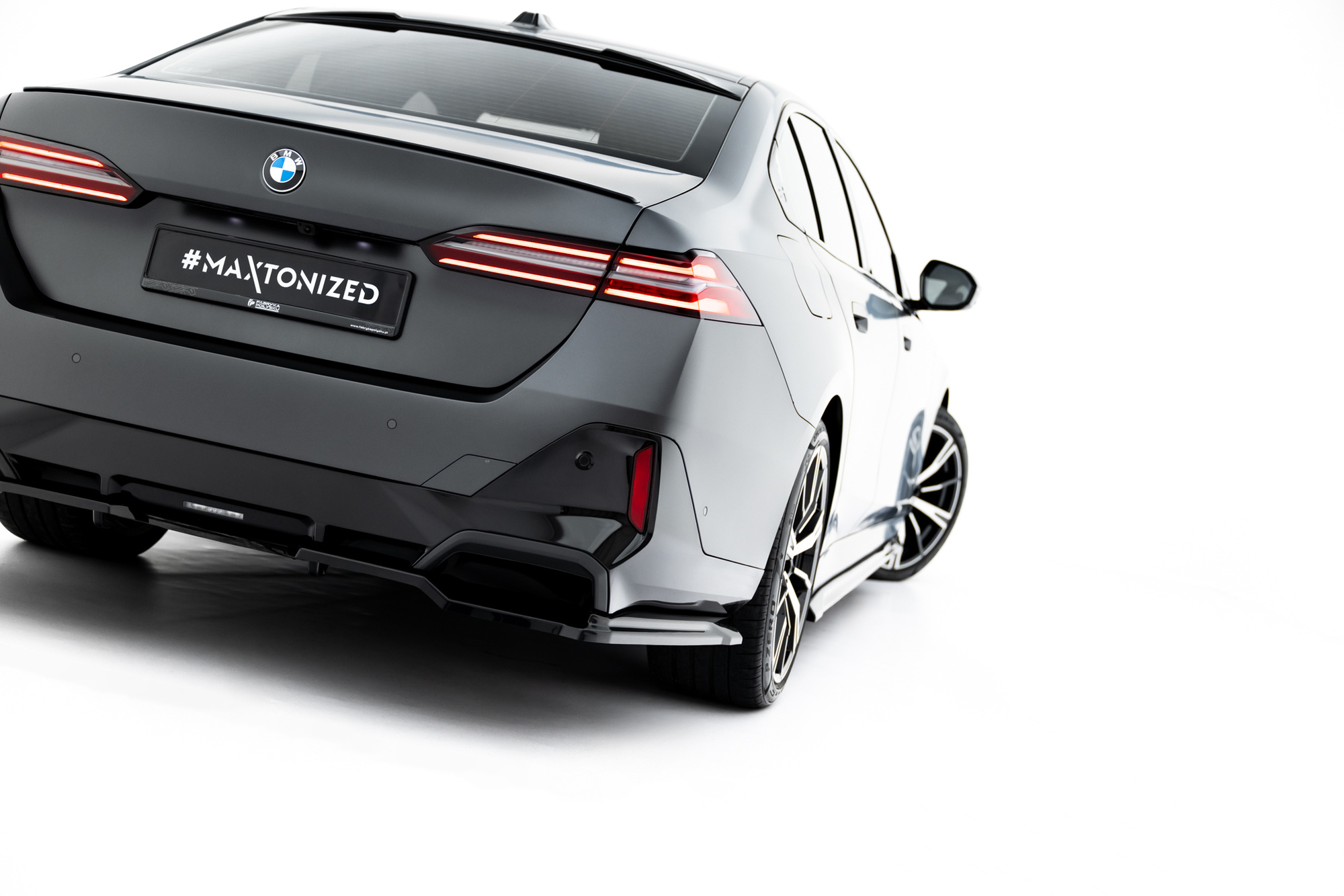 Baksplitter med diffuser BMW (i5/5) M-Pack Sedan (G60/G61) 2023 ->   | Glossy Black Edition V1 – bilde 4