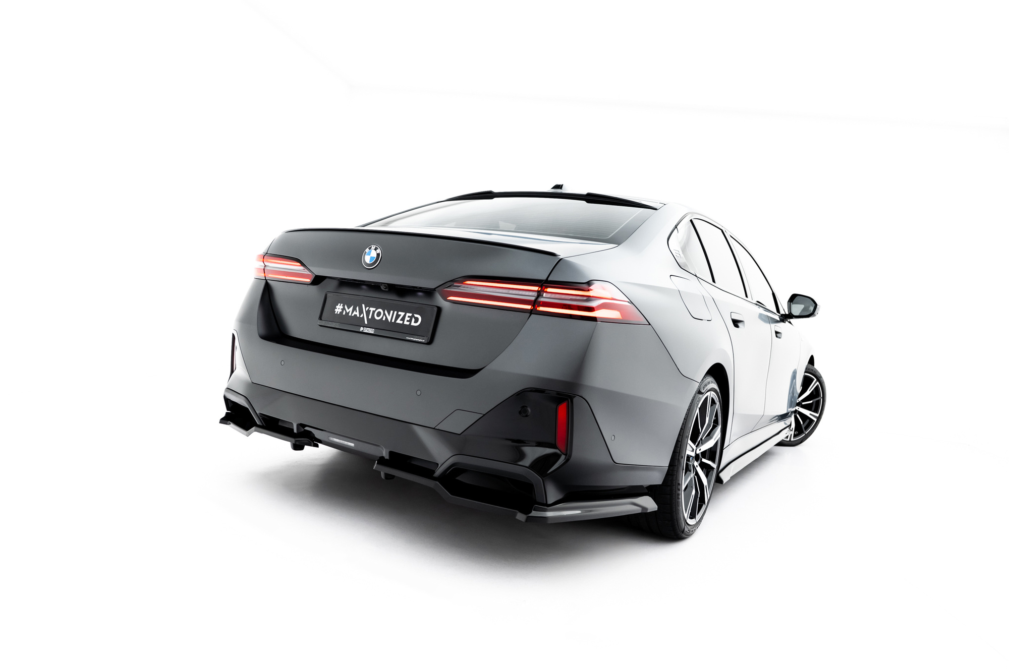 Baksplitter med diffuser BMW (i5/5) M-Pack Sedan (G60/G61) 2023 ->   | Glossy Black Edition V1 – bilde 7