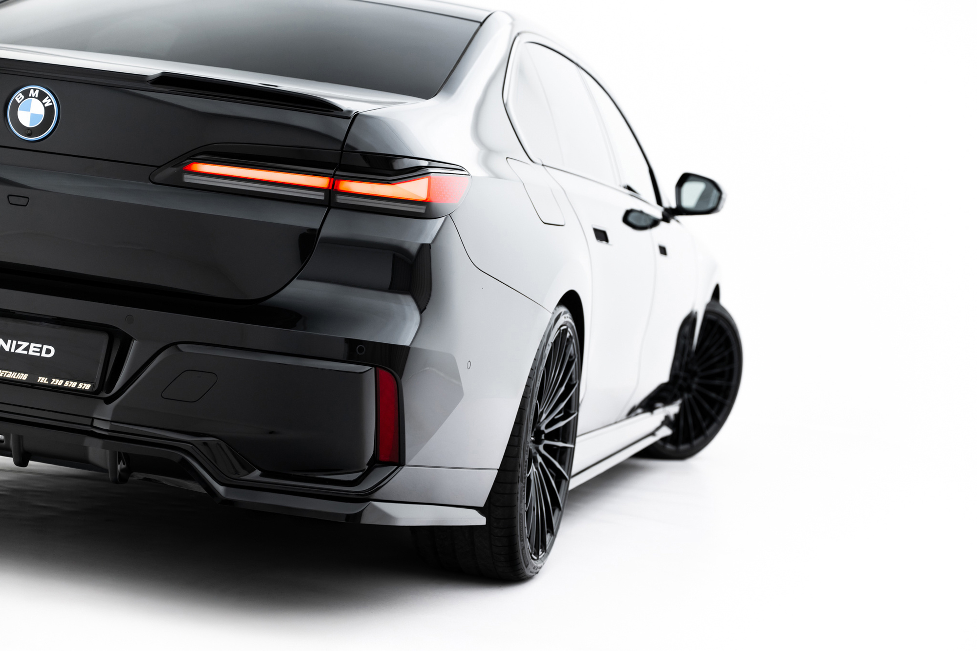 Baksplitter med diffuser BMW I7 (xDrive60/eDrive50) M-Pack (G70) / (740d/750e) xDrive M-Pack G70 2022 -> | Glossy Black Edition V2 – bilde 5